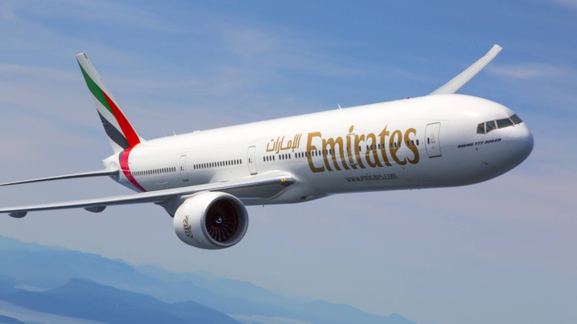 طائرة للخطوط الإماراتية