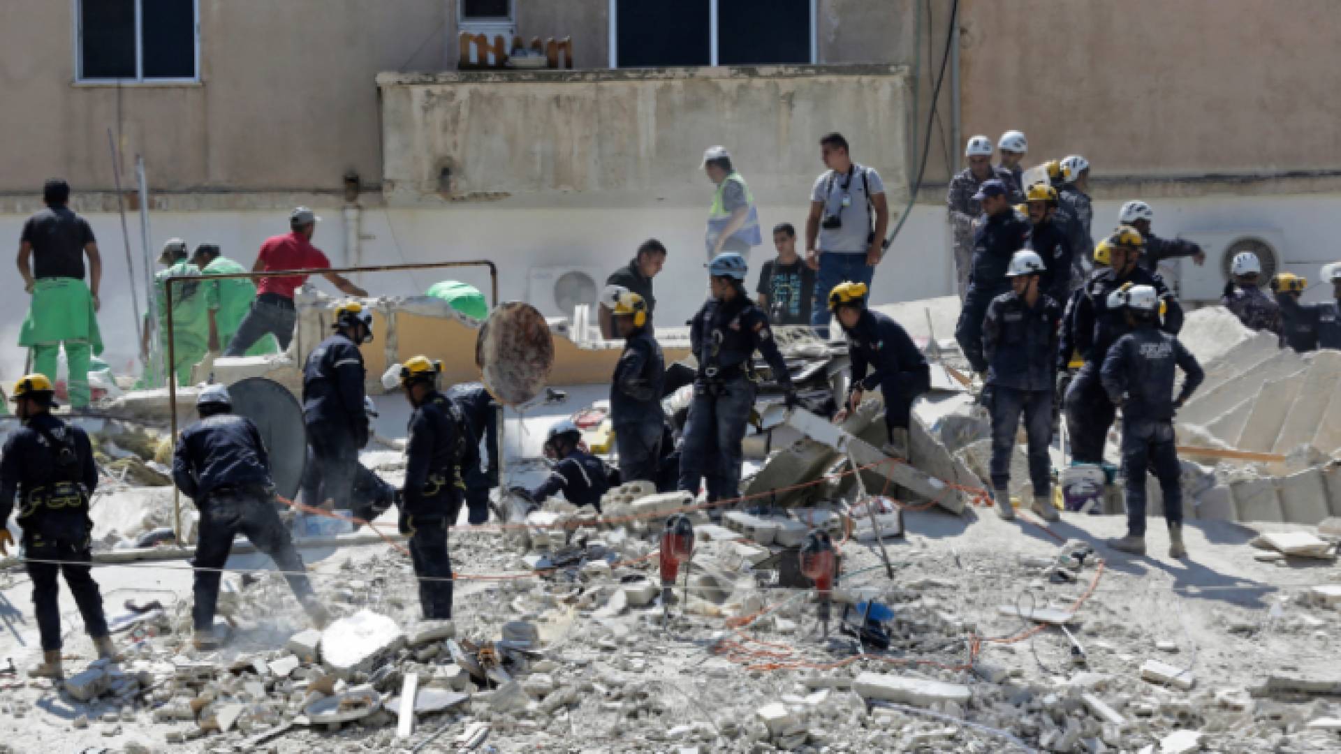 كوادر الدفاع المدني