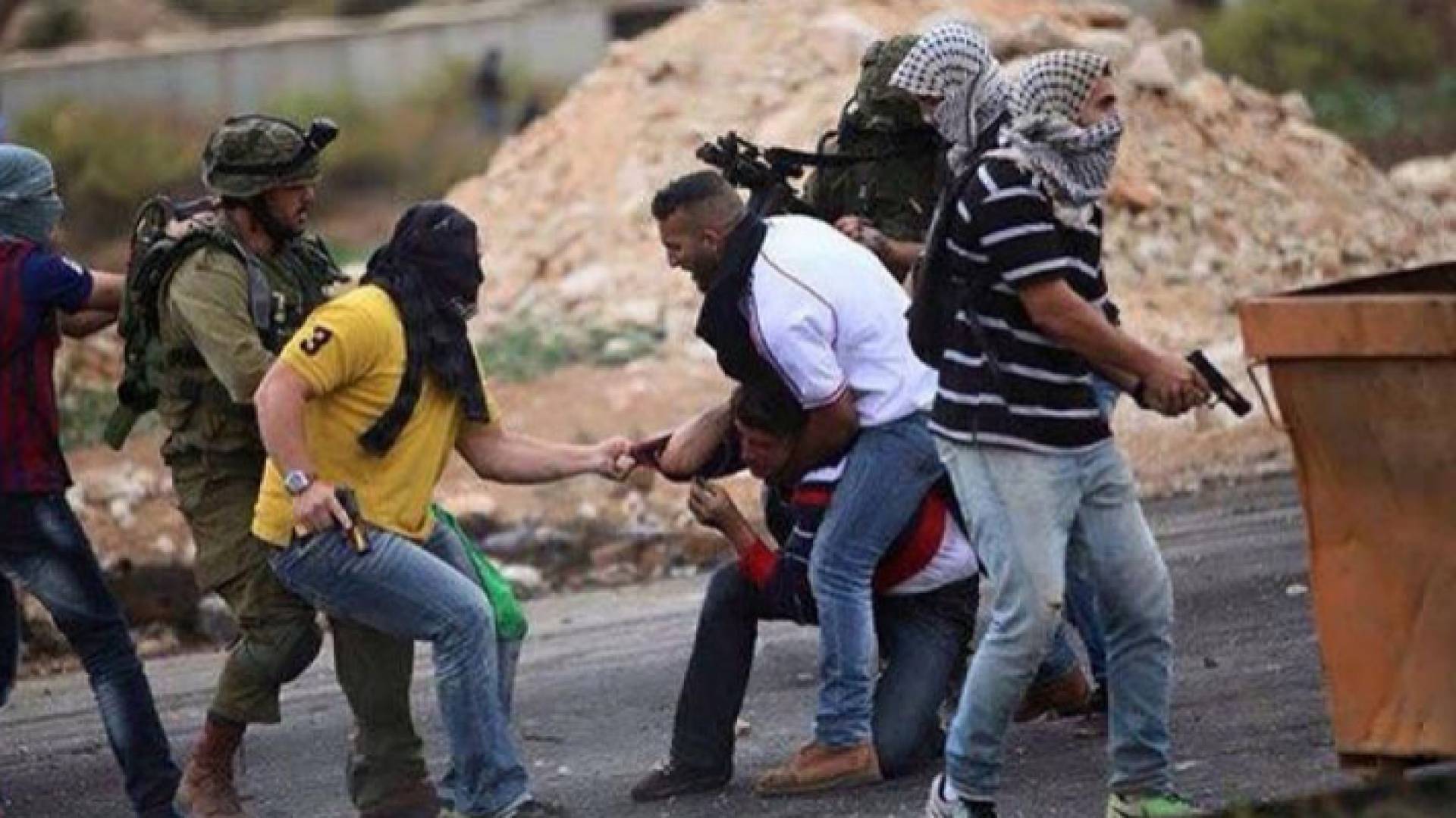 صورة أرشيفية لمستعربين اختطفوا شاب فلسطيني خلال مواجهات مع الاحتلال الإسرائيلي