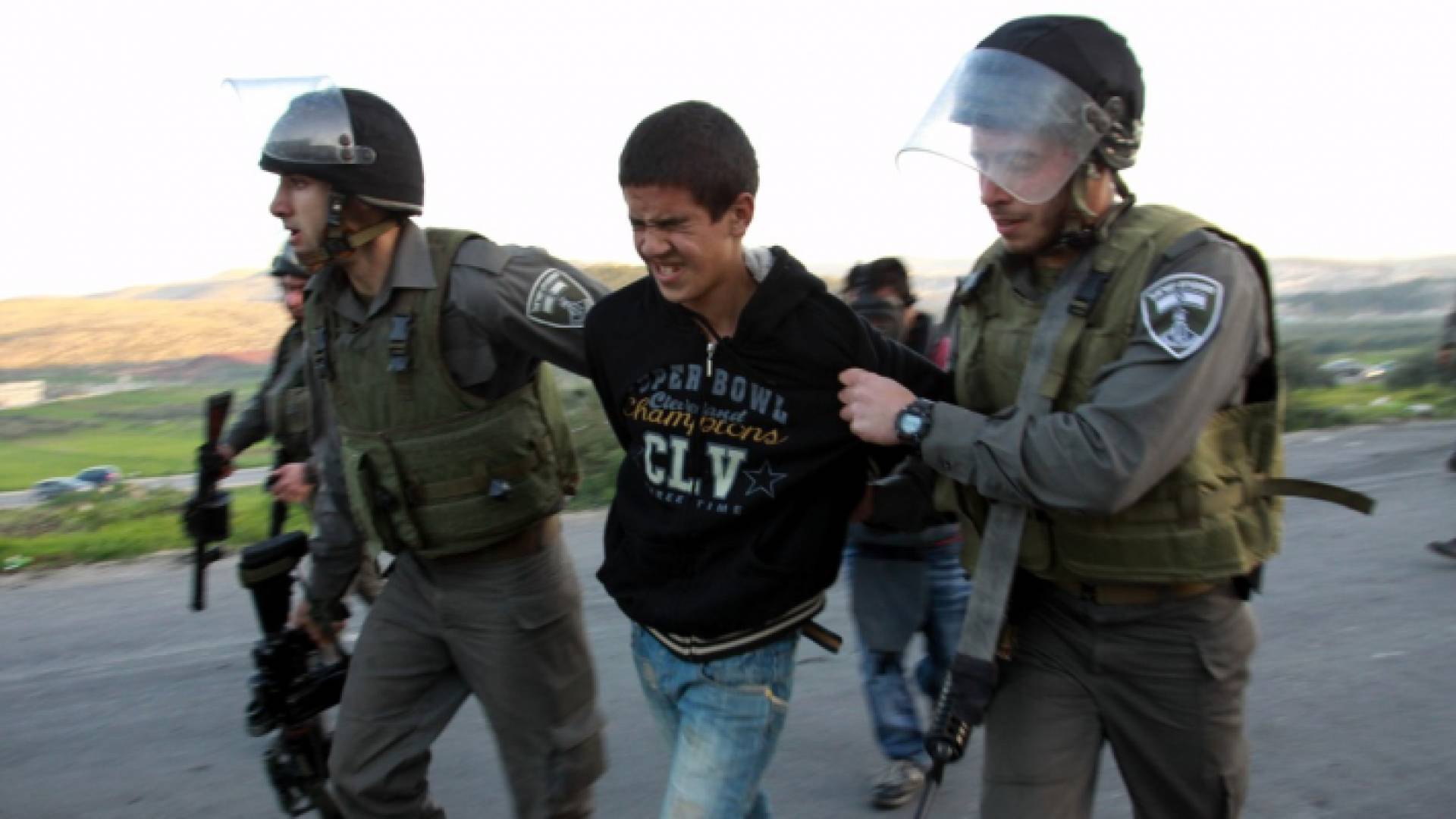 صورة أرشيفية لاعتقال طفل فلسطيني