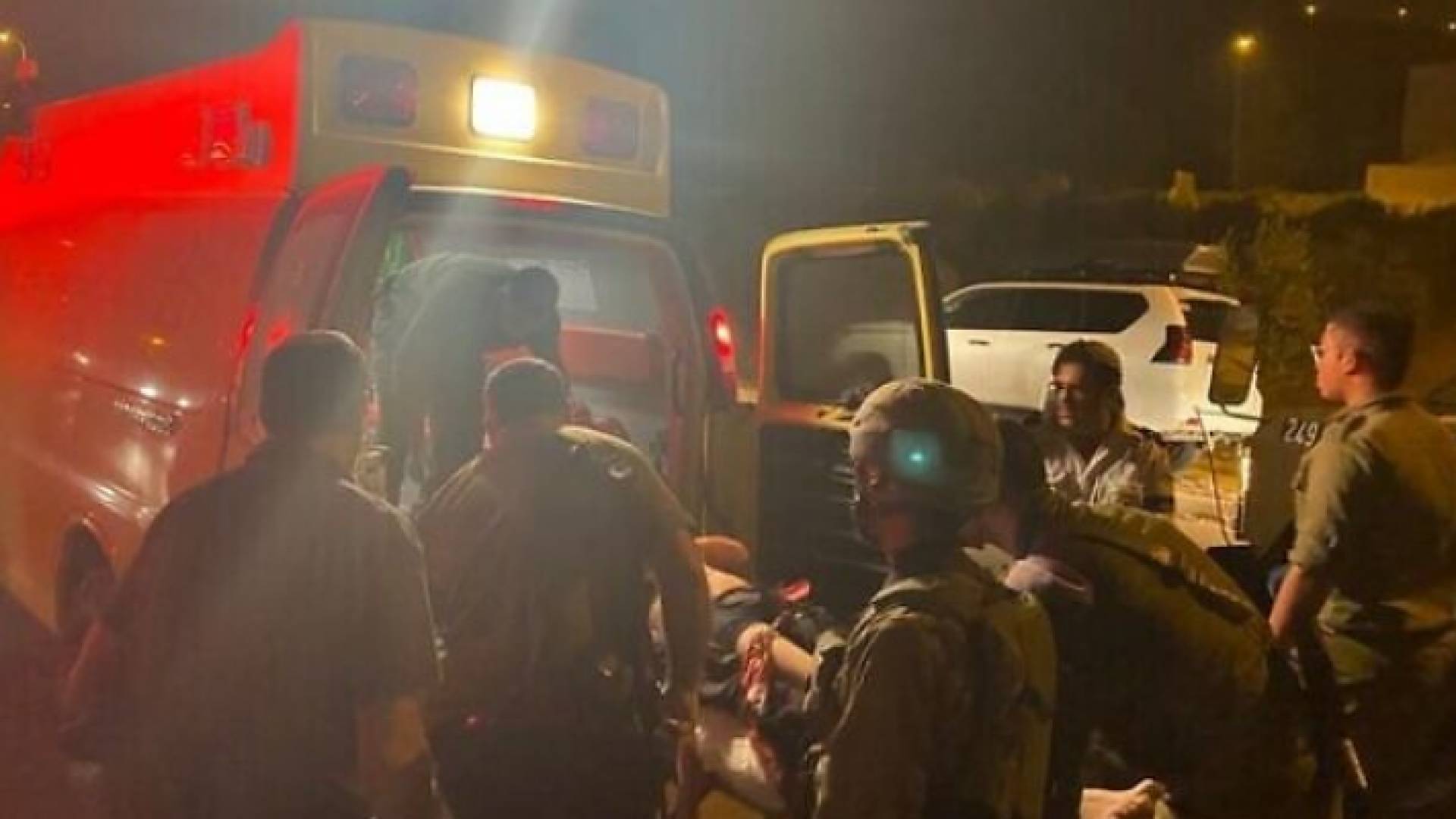 جنوب الاحتلال وسيارة إسعاف - أرشيفية