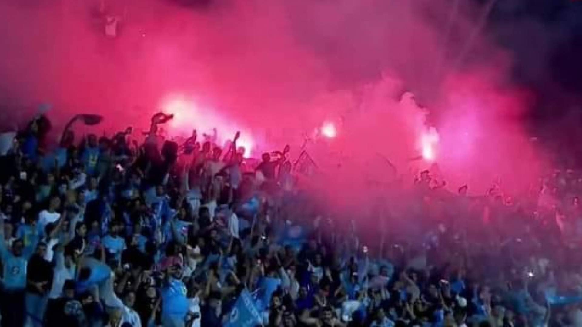 أثناء اشعال الشماريخ