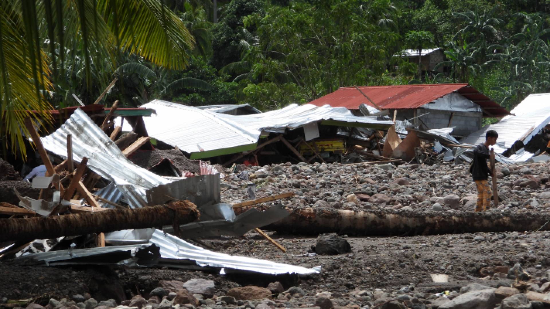 دمار خلفه إعصار قوي في الفلبين