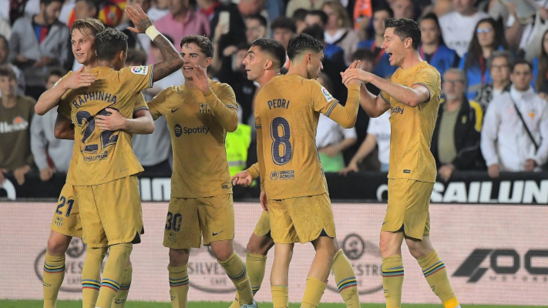 احتفال نجوم برشلونة بهدف المباراة الوحيد