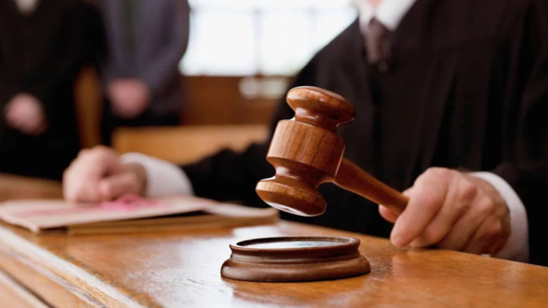 مطرقة محكمة