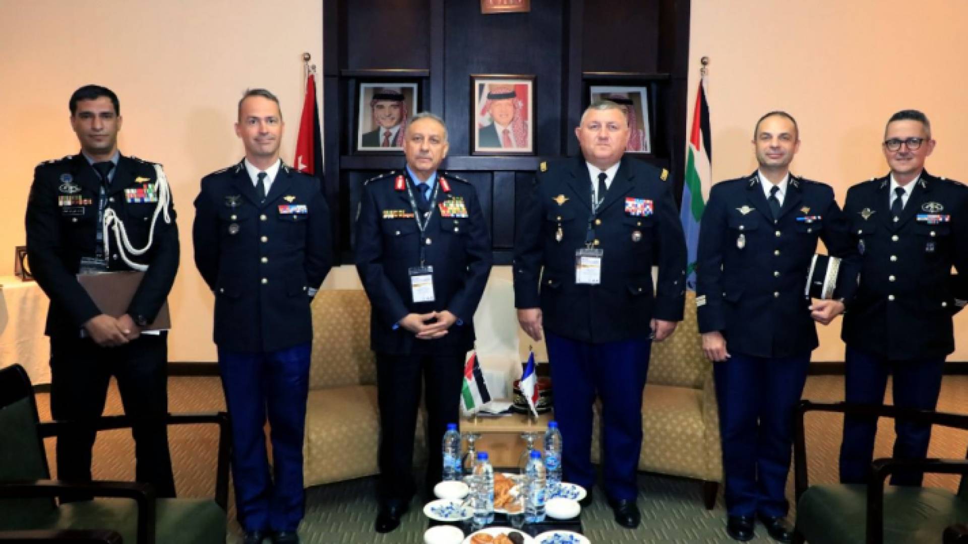 مدير الأمن العام اللواء عبيد الله المعايطة أثناء لقائه الوفود المشاركة في مؤتمر "سوفكس"