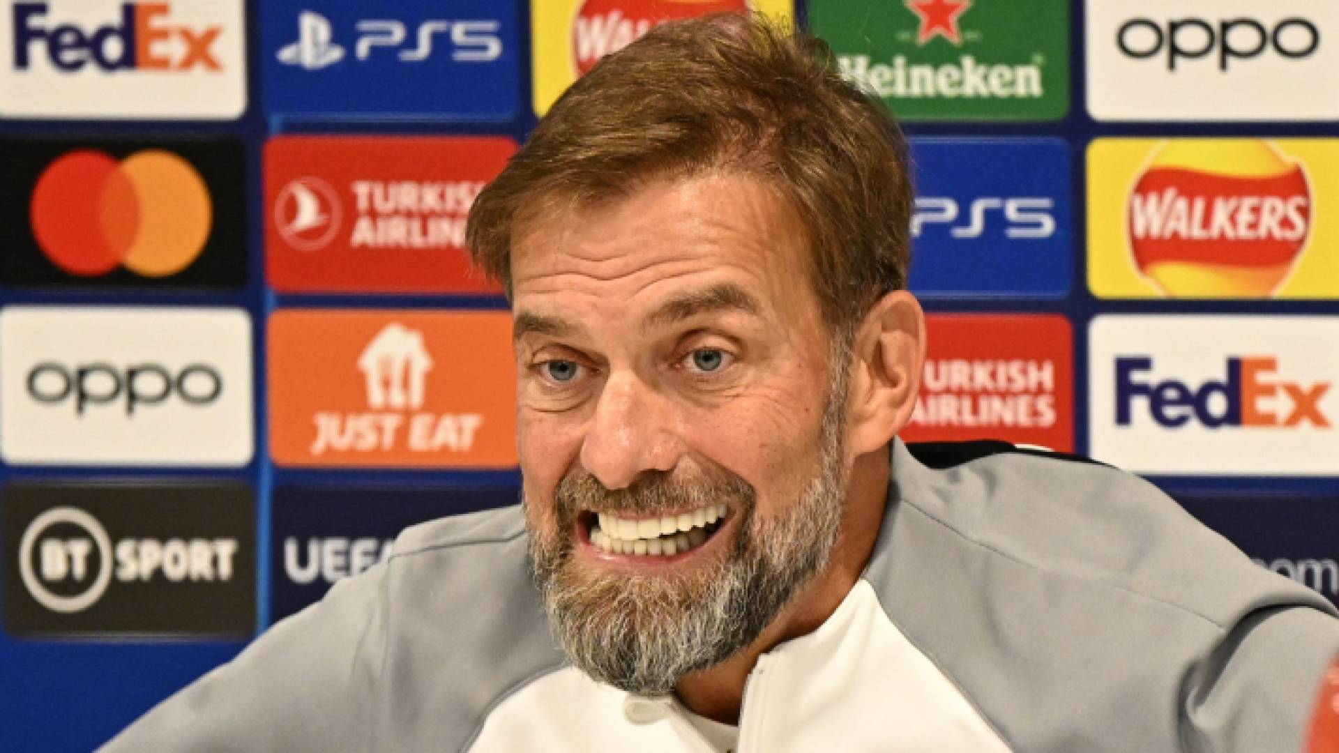 كلوب من المؤتمر الصحفي