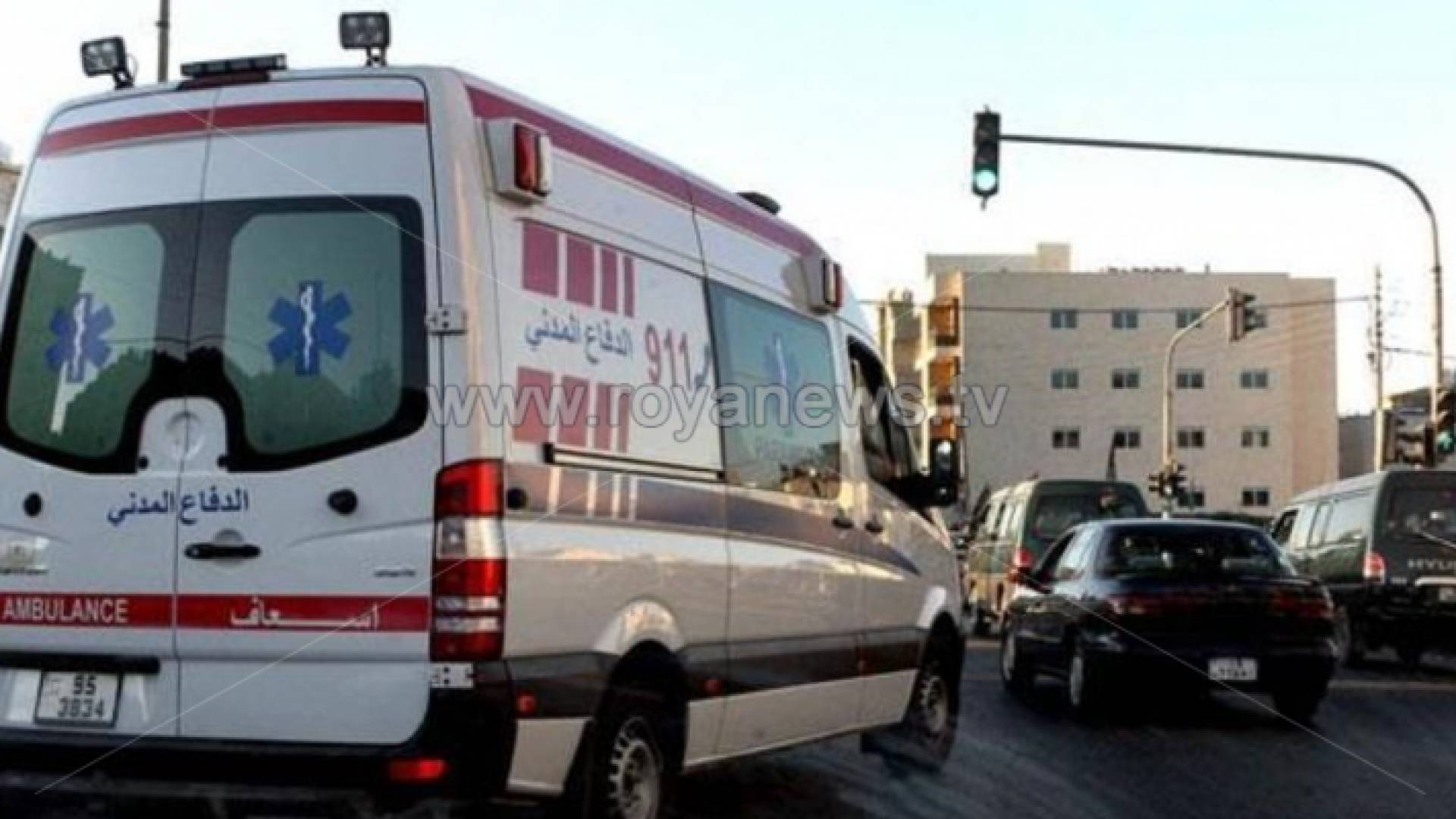 مركبة إسعاف تابعة للدفاع المدني