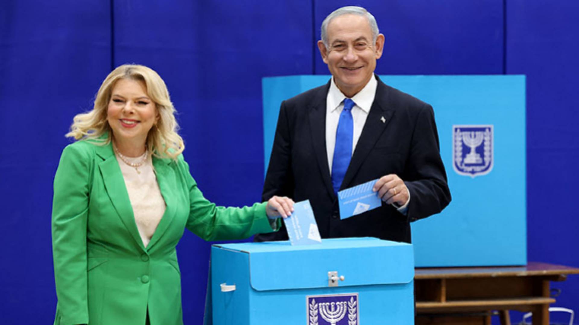 رئيس وزراء الاحتلال الإسرائيلي السابق بنيامين نتانياهو وزوجته سارة نتنياهو