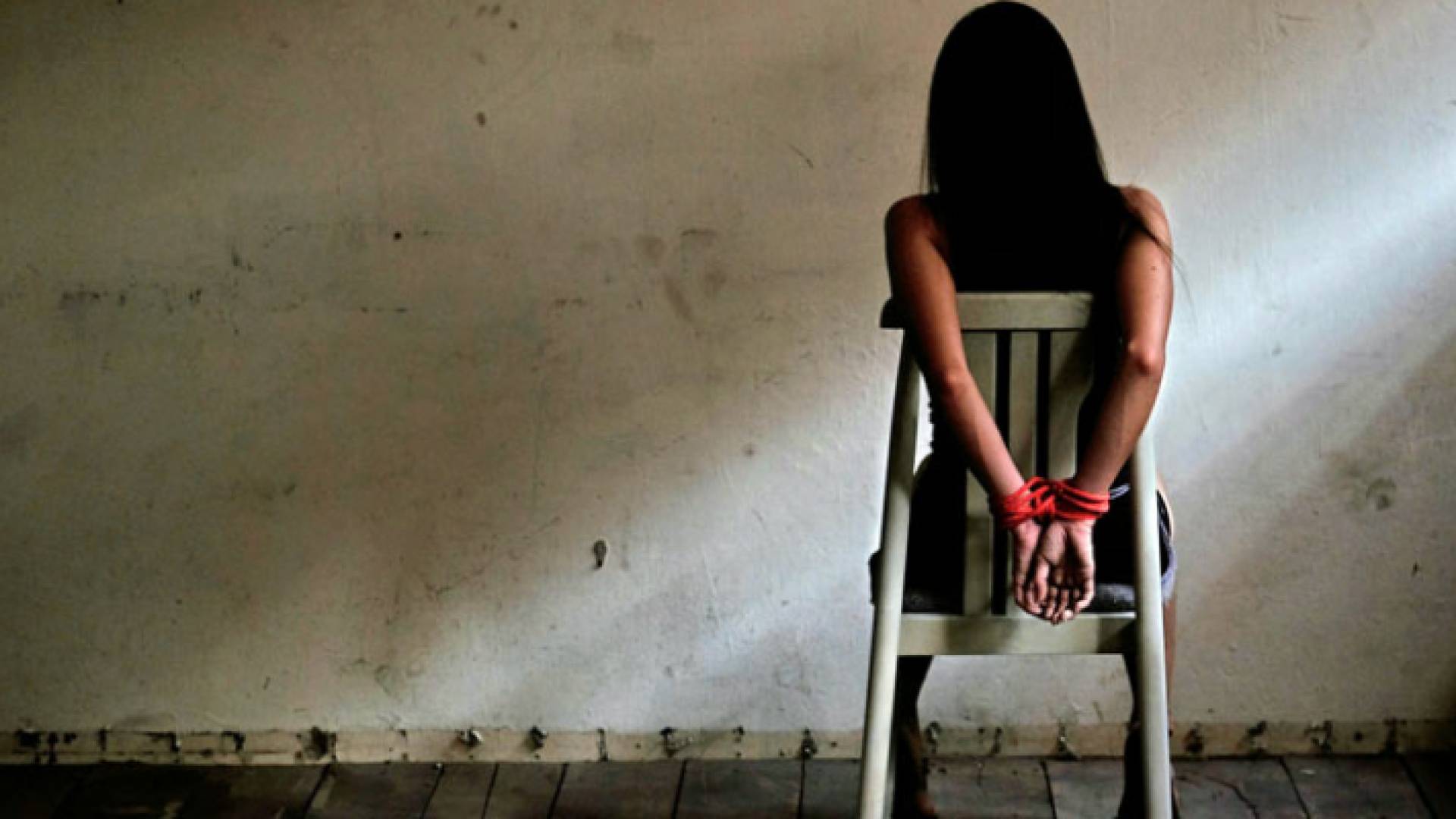 فتاة مخطوفة - تعبيرية