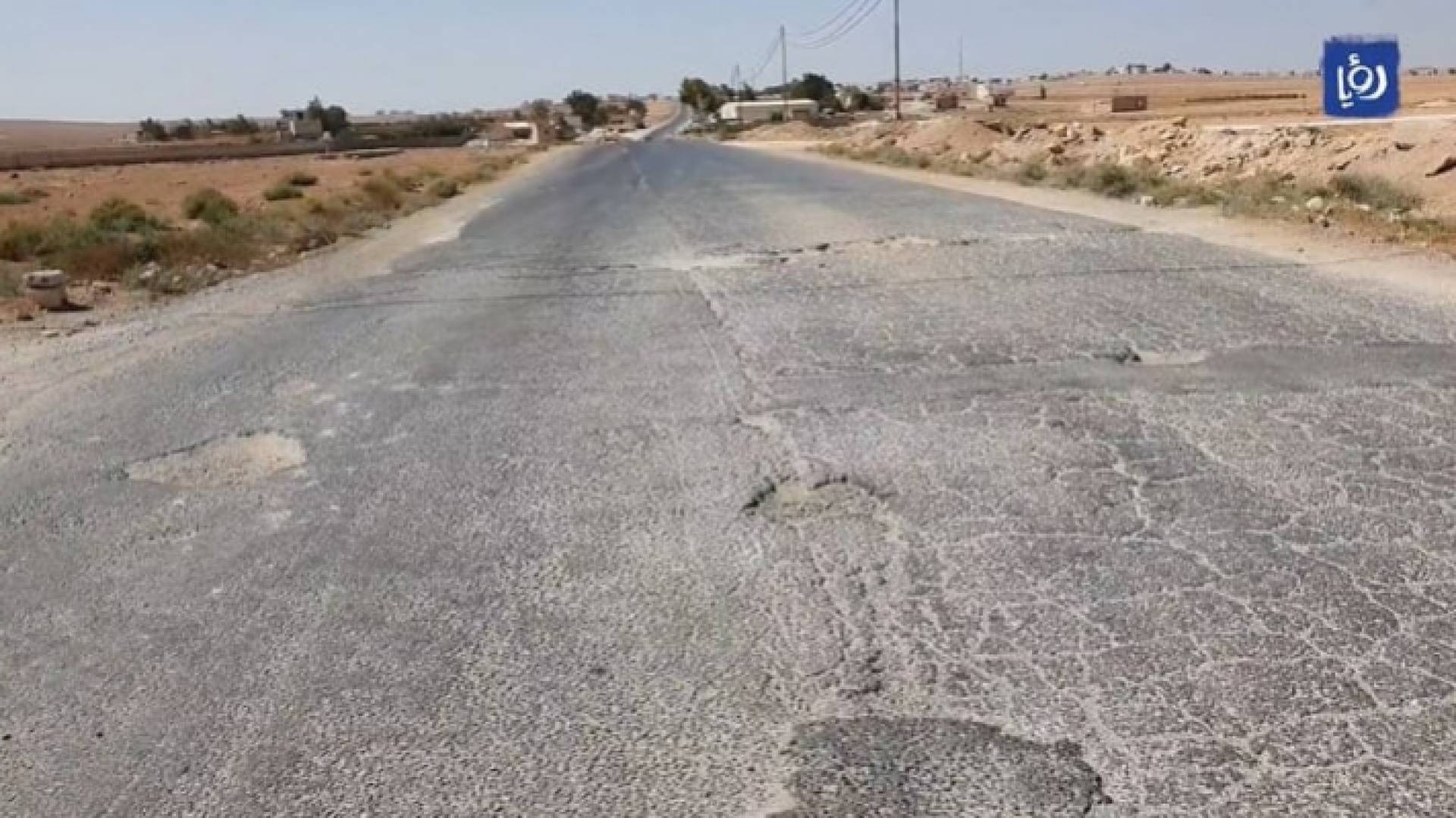 صورة أرشيفية لطريق متهالك