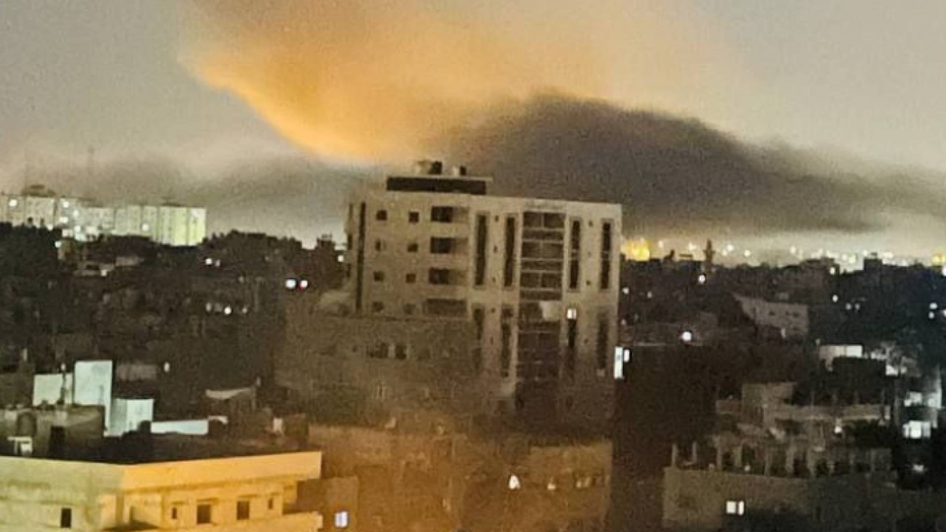 الموقع عقب قصفه