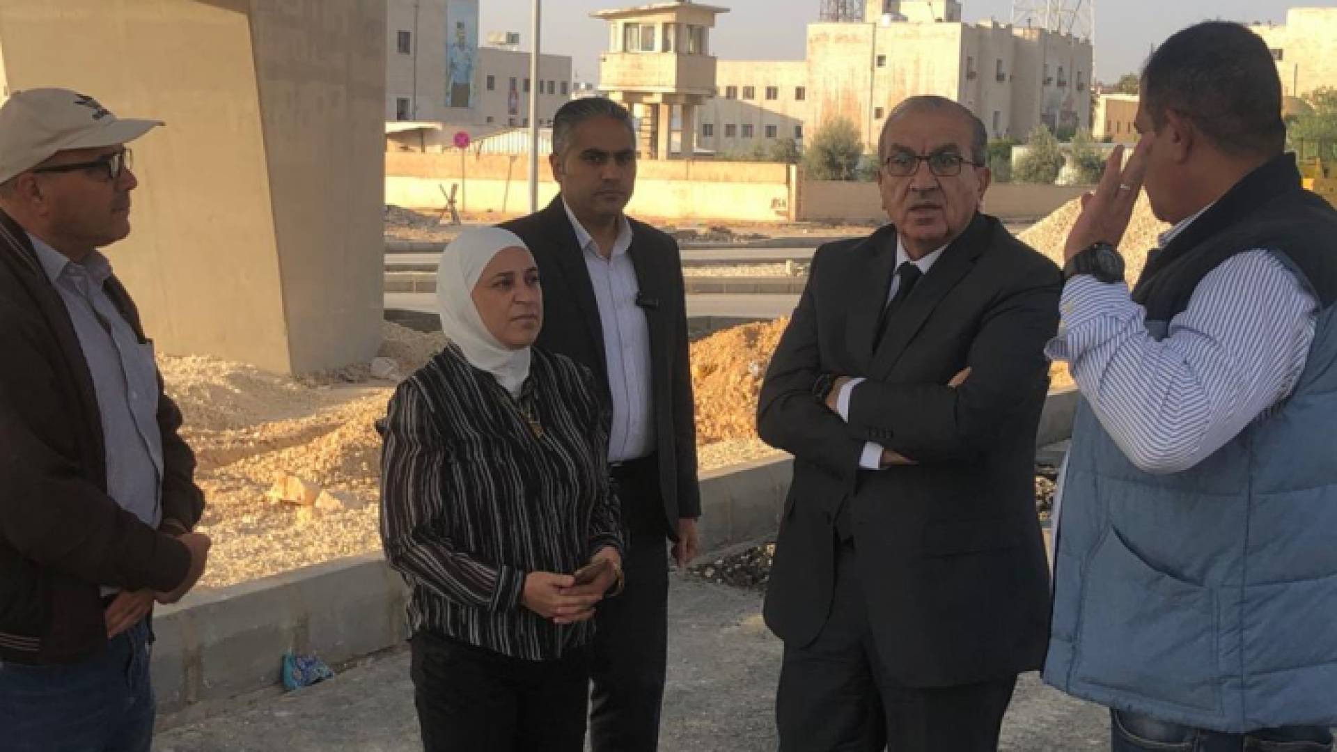 الصورة خلال تفقد الوزير مشروع تقاطع الإرسال