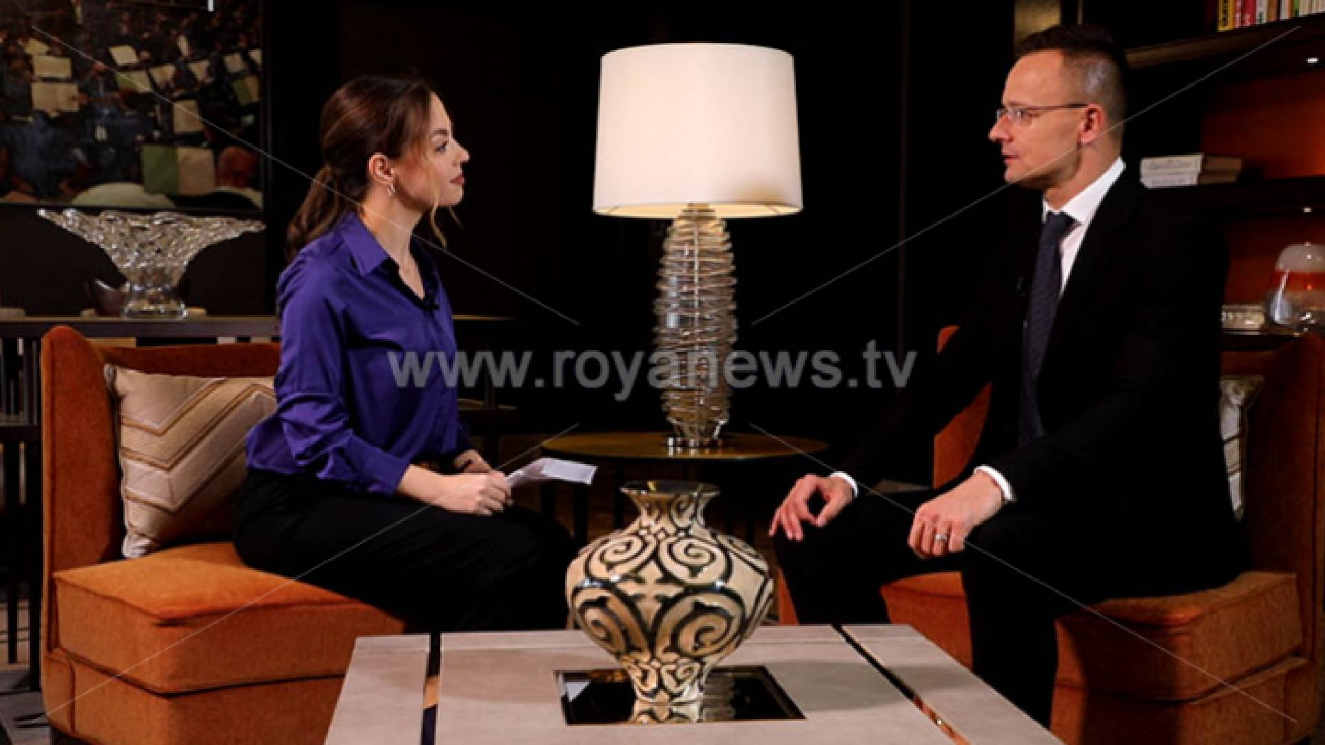 جانب من المقابلة التي أجرتها رؤيا مع وزير الخارجية الهنغاري