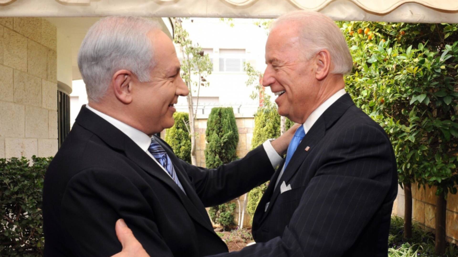 الرئيس الأمريكي جو بايدن ورئيس حزب الليكود الإسرائيلي بن يامين نتنياهو