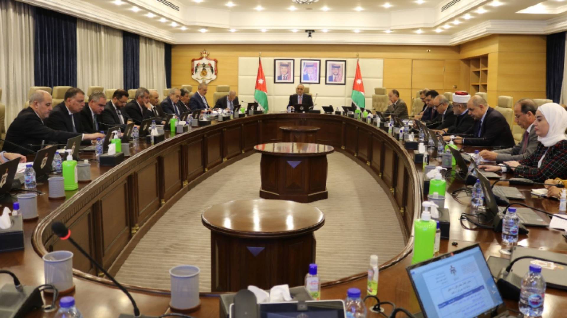 جانب من اجتماع الحكومة في مقر رئاسة الوزراء