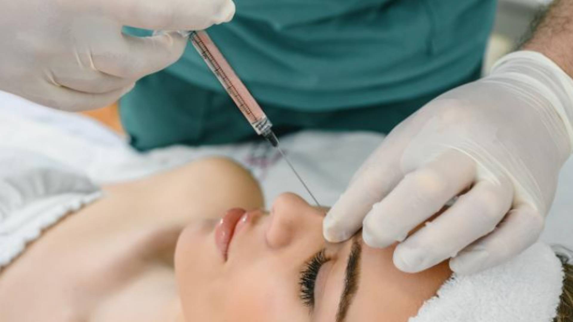 صورة تعبيرية من إجراء عملية تجميل