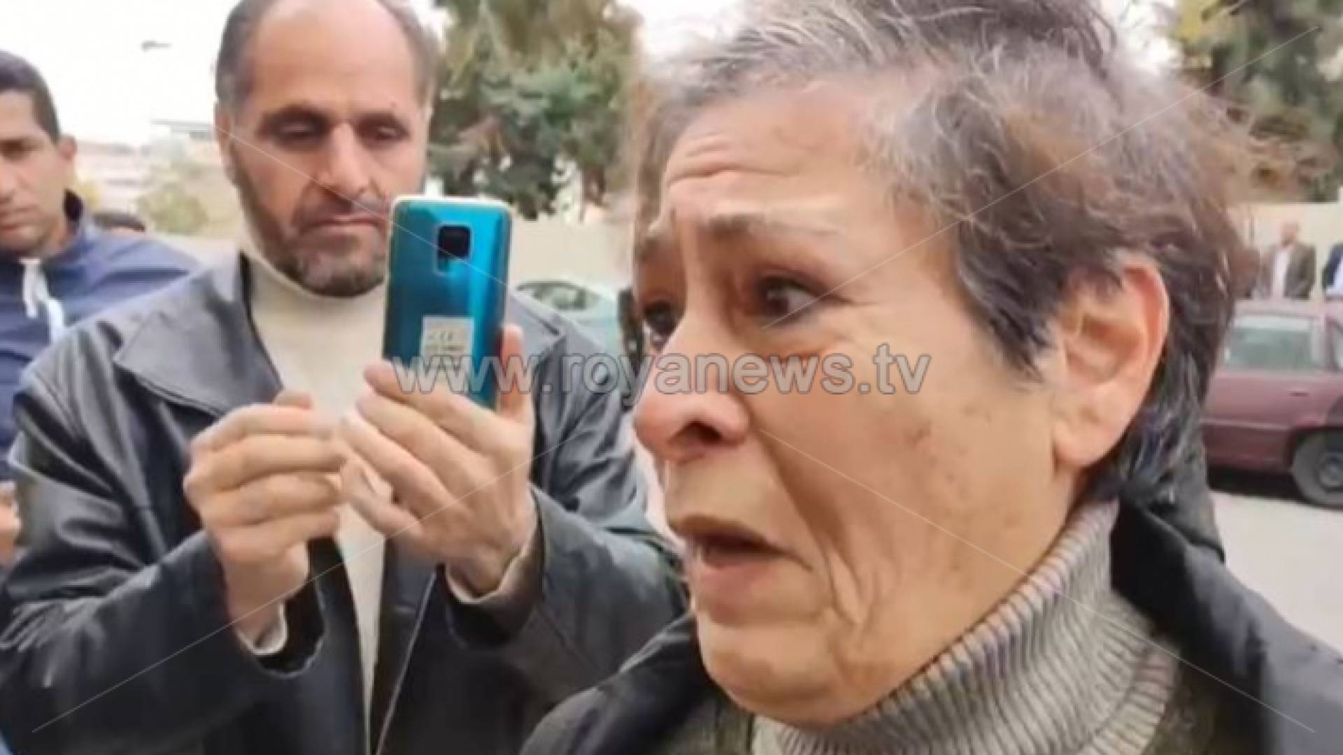 الفنانة الأردنية جولييت عواد أثناء مشاركتها في الاعتصام