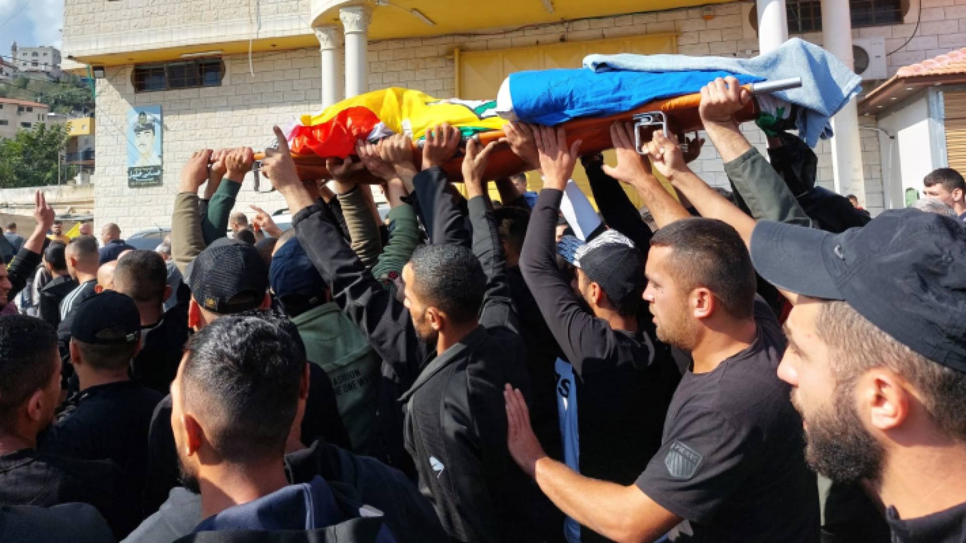 جانب من التشييع