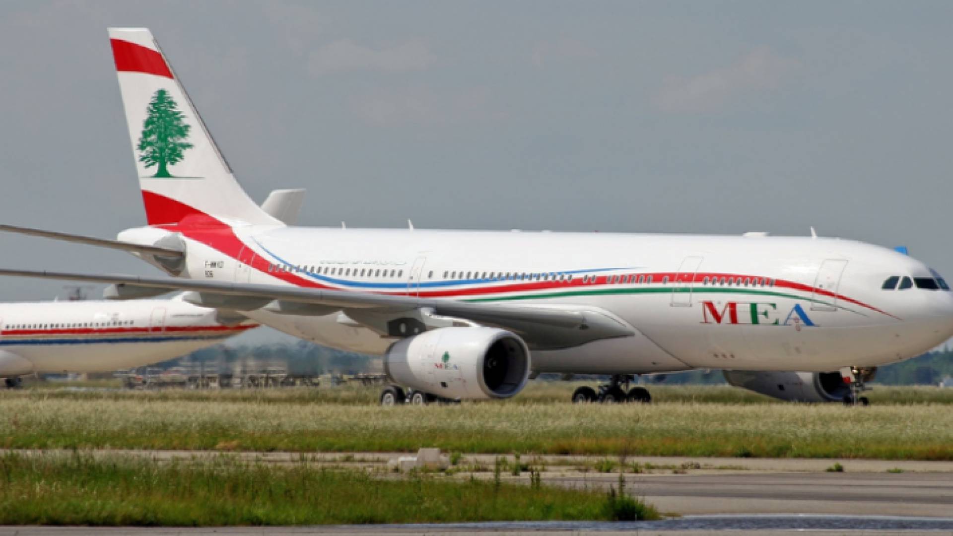 طائرة تابعة لشركة الميدل إيست