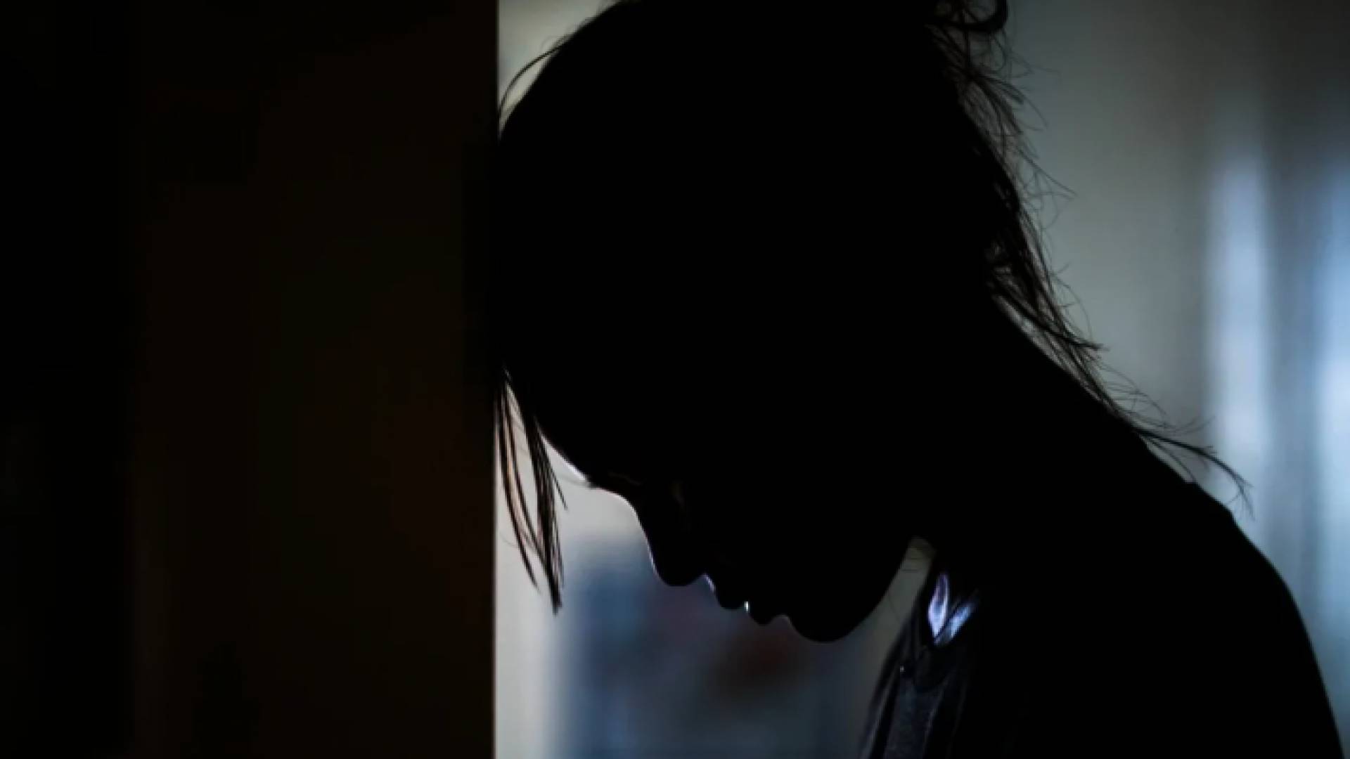 فتاة تشعر بالندم - تعبيرية