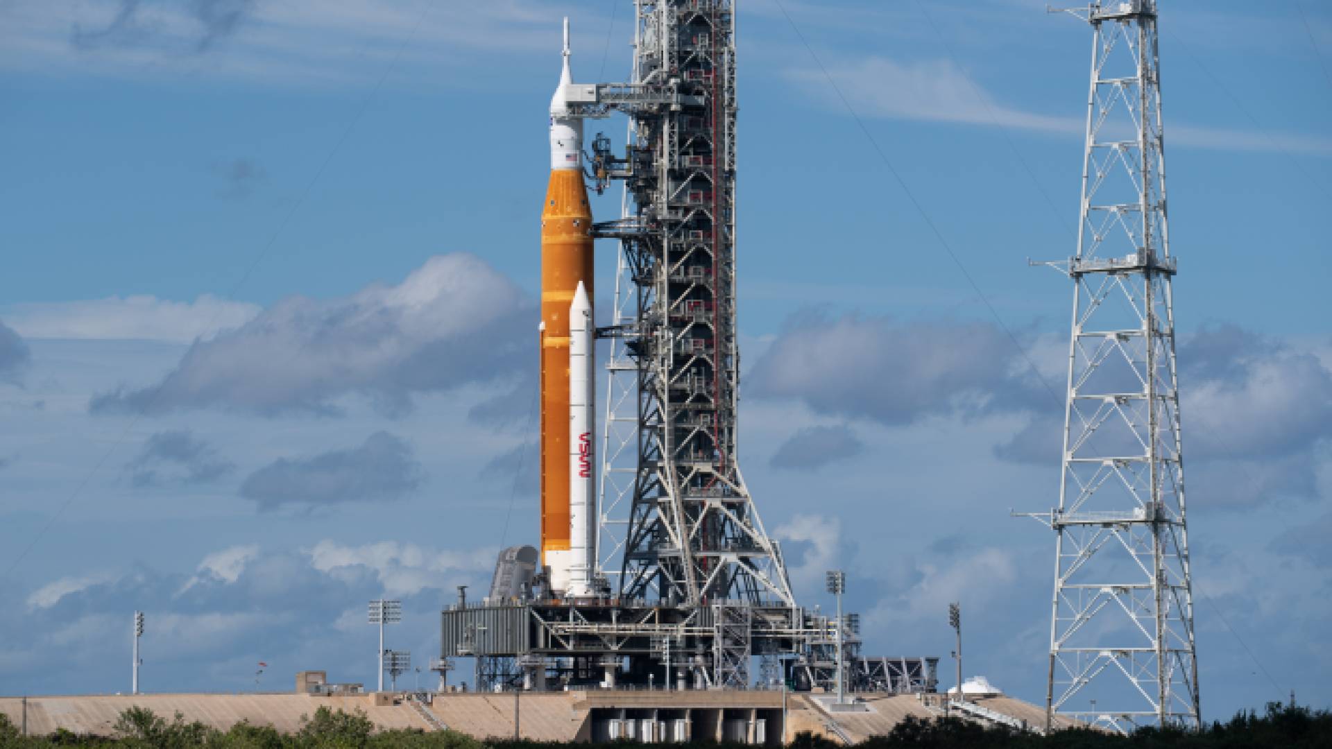 صاروخ "إس إل إس" الضخم