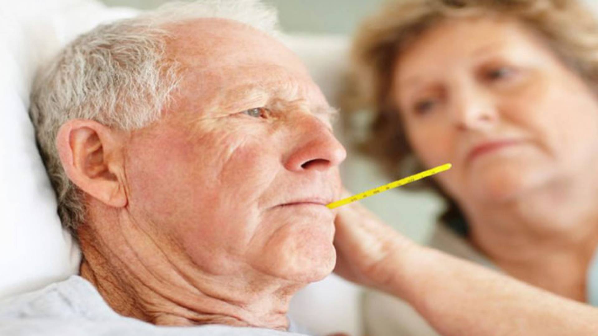 مسن مصاب بالانفلونزا