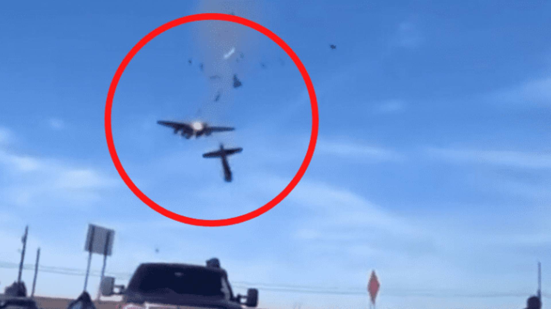 الصورة لحظة اصطدام الطائرتين