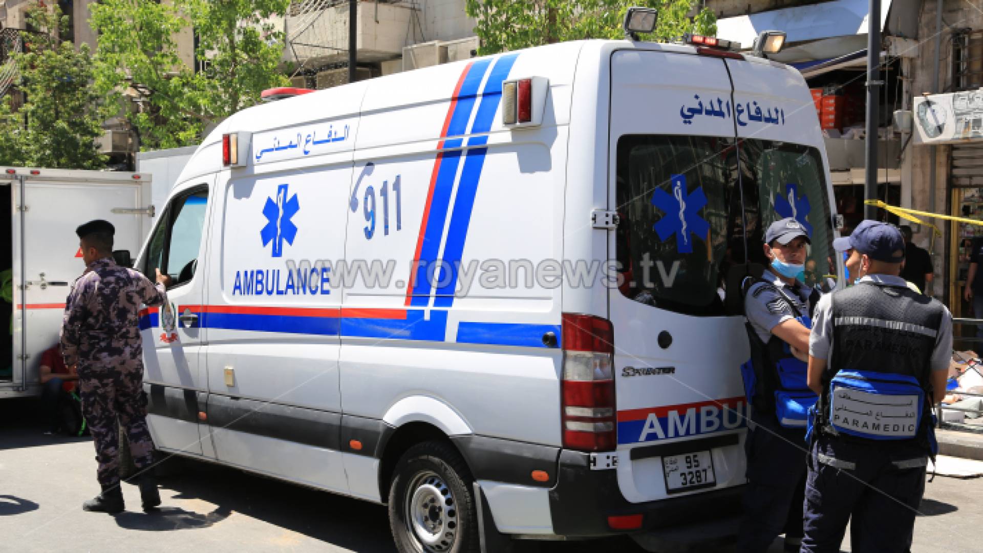 مركبة إسعاف تابعة للدفاع المدني