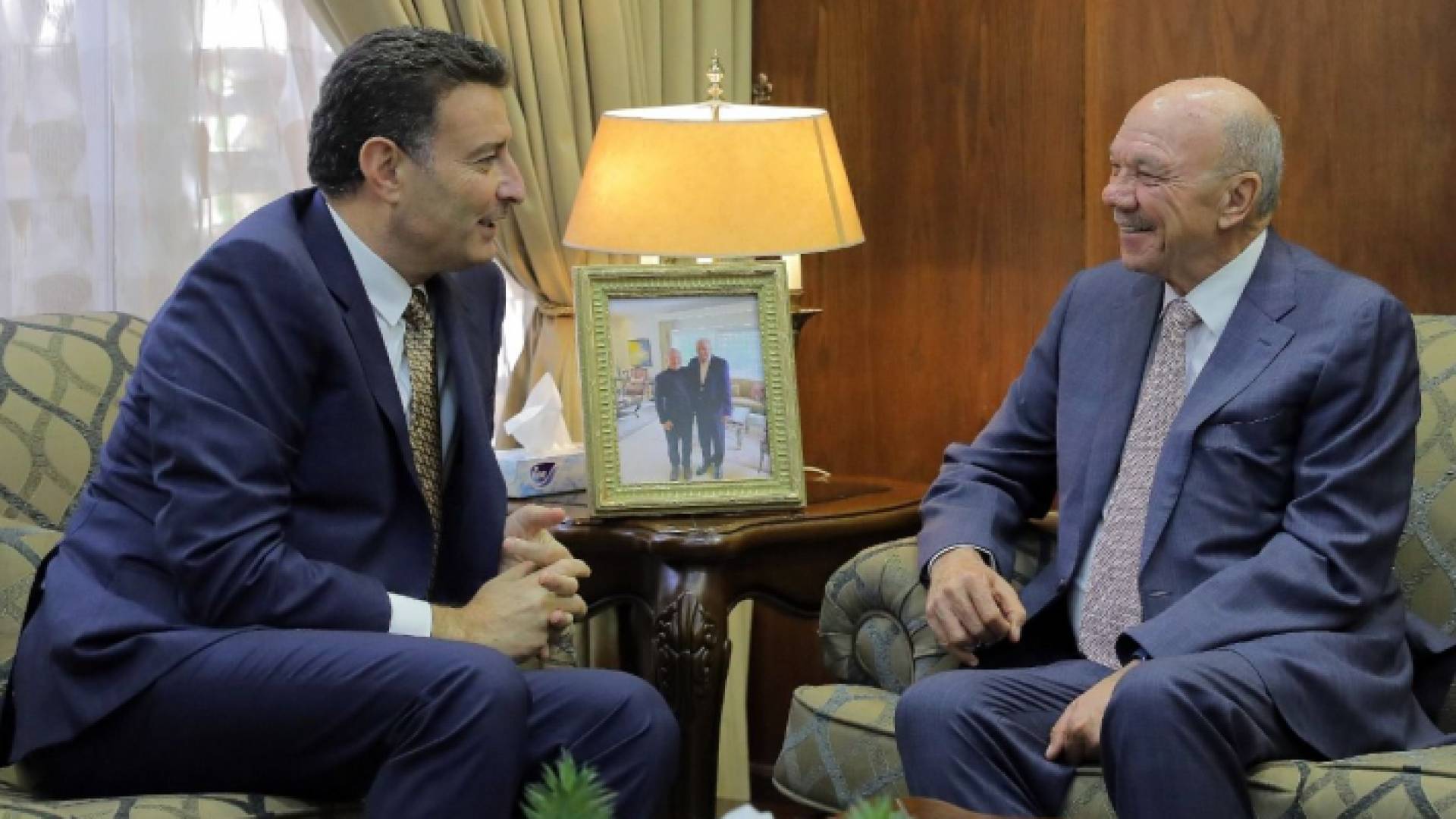 رئيس مجلس الأعيان فيصل الفايز (يمين) ورئيس مجلس النواب أحمد الصفدي