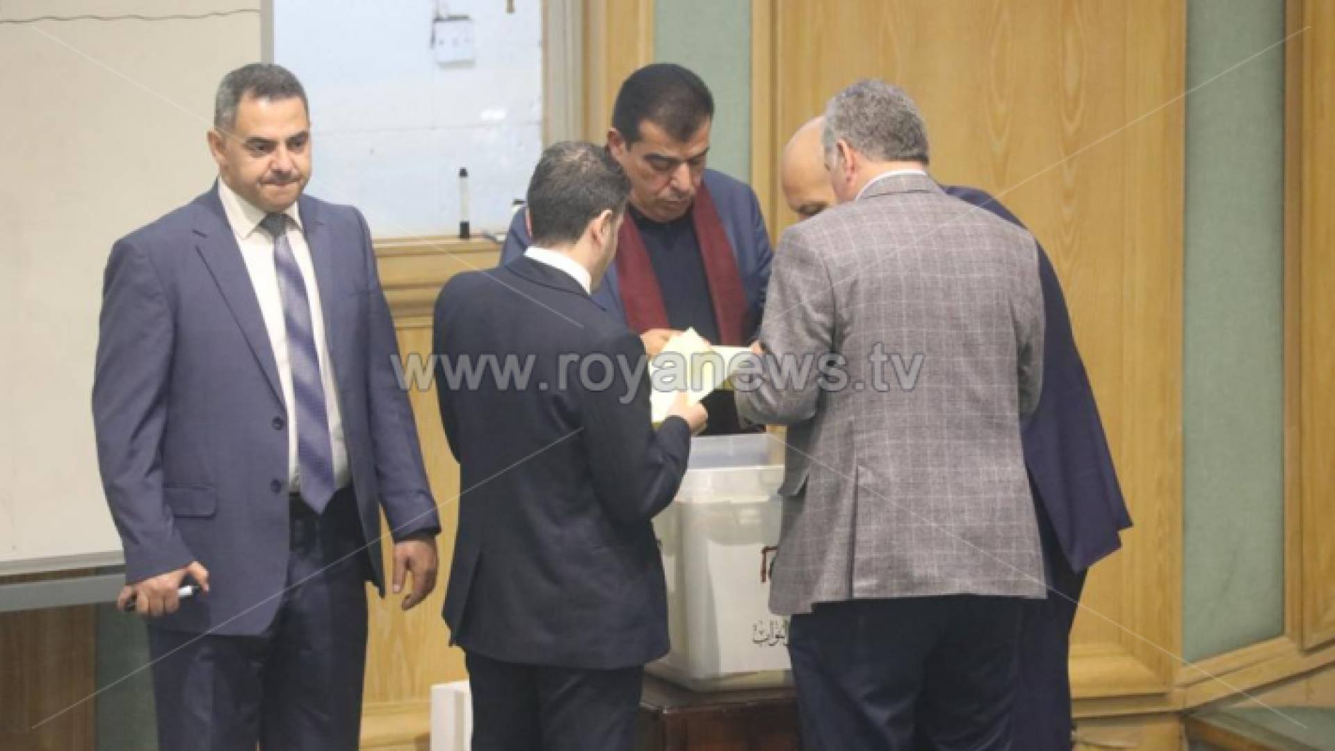 أثناء الانتخابات تحت قبة البرلمان