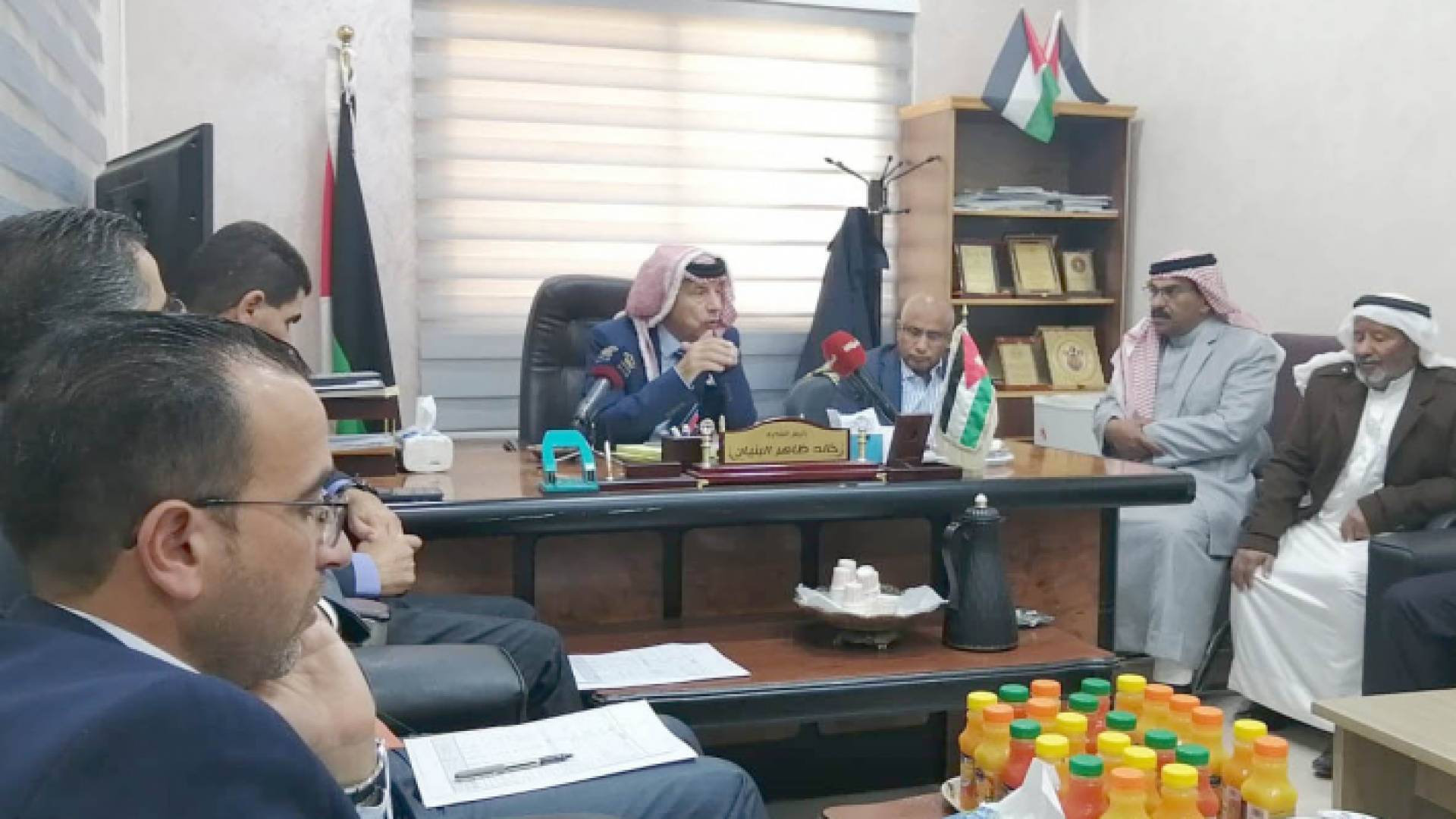 وزير الإدارة المحلية توفيق كريشان يتفقد بلديات القطرانة والسلطاني والحسا والجفر