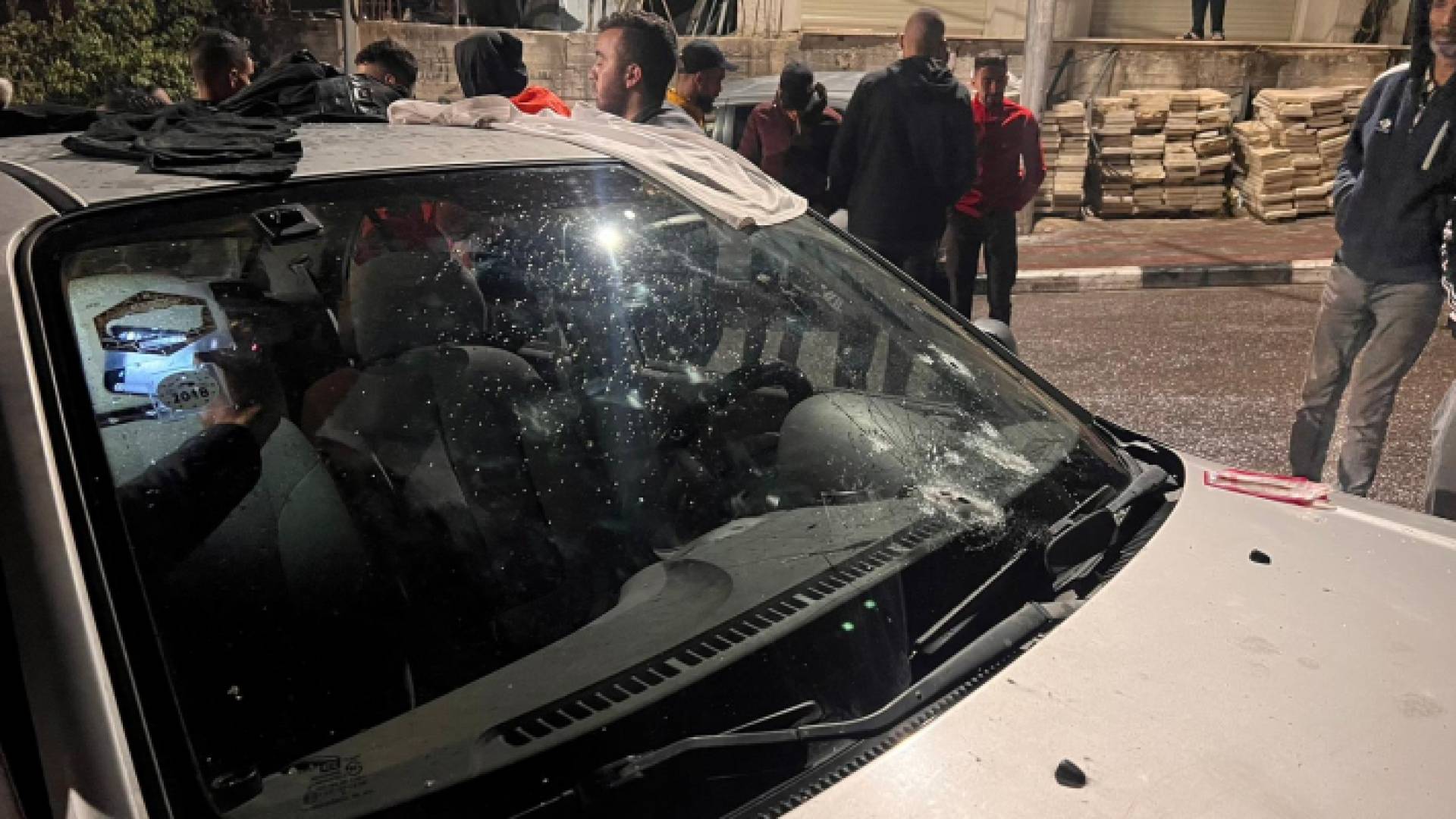 المركبة التي استهدفها جنود الاحتلال الإسرائيلي فيمنطقة بيتونيا غربي رام الله