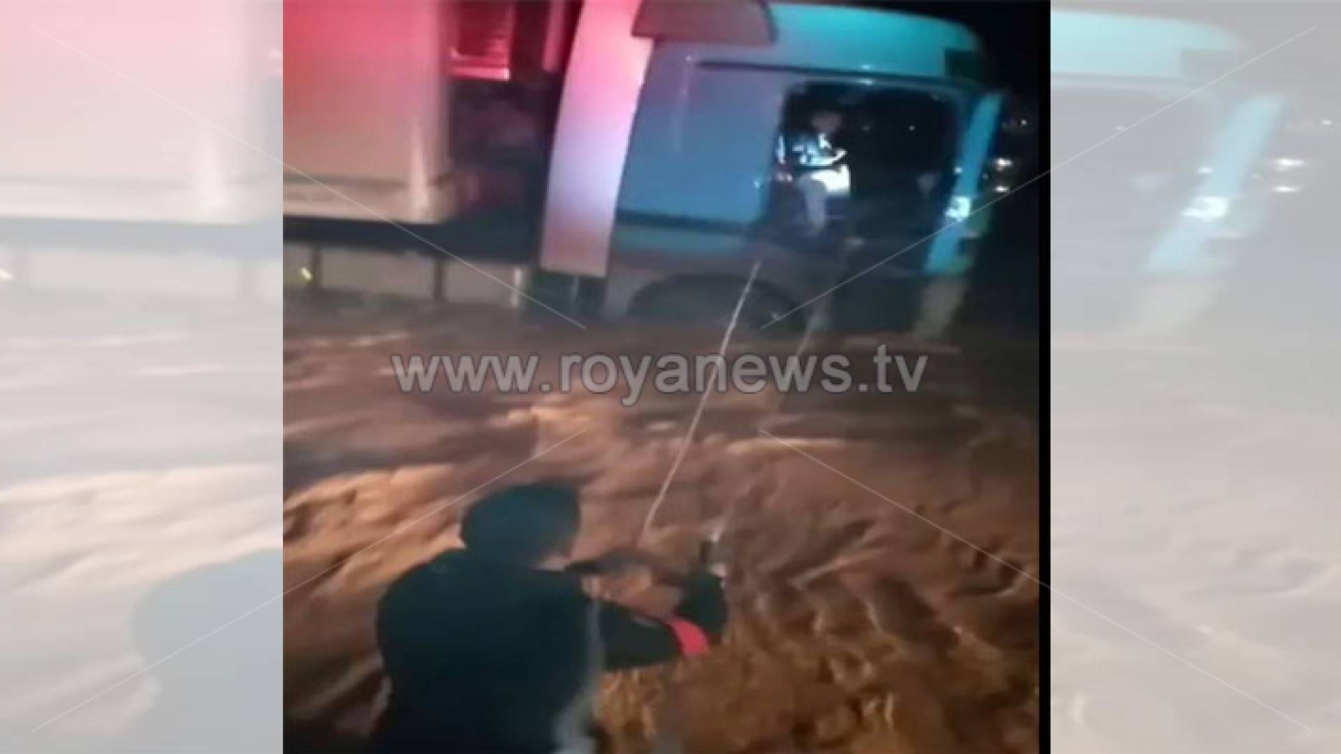 لحظة إنقاذ الشخصين