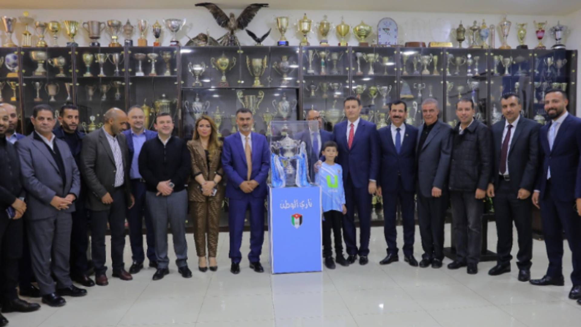 جانب من زيارة الصفدي للنادي الفيصلي