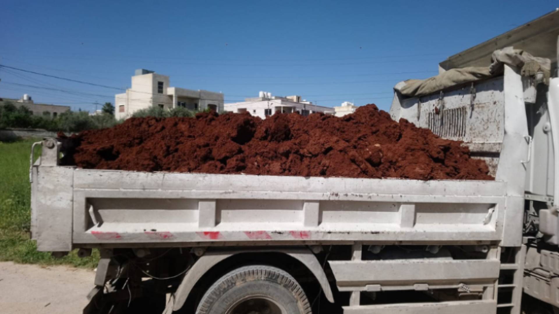 أتربة حمراء