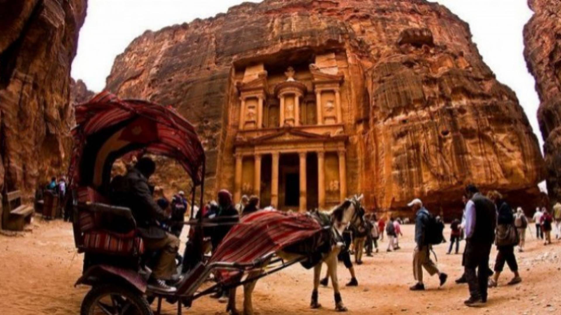 مدينة البترا الأثرية