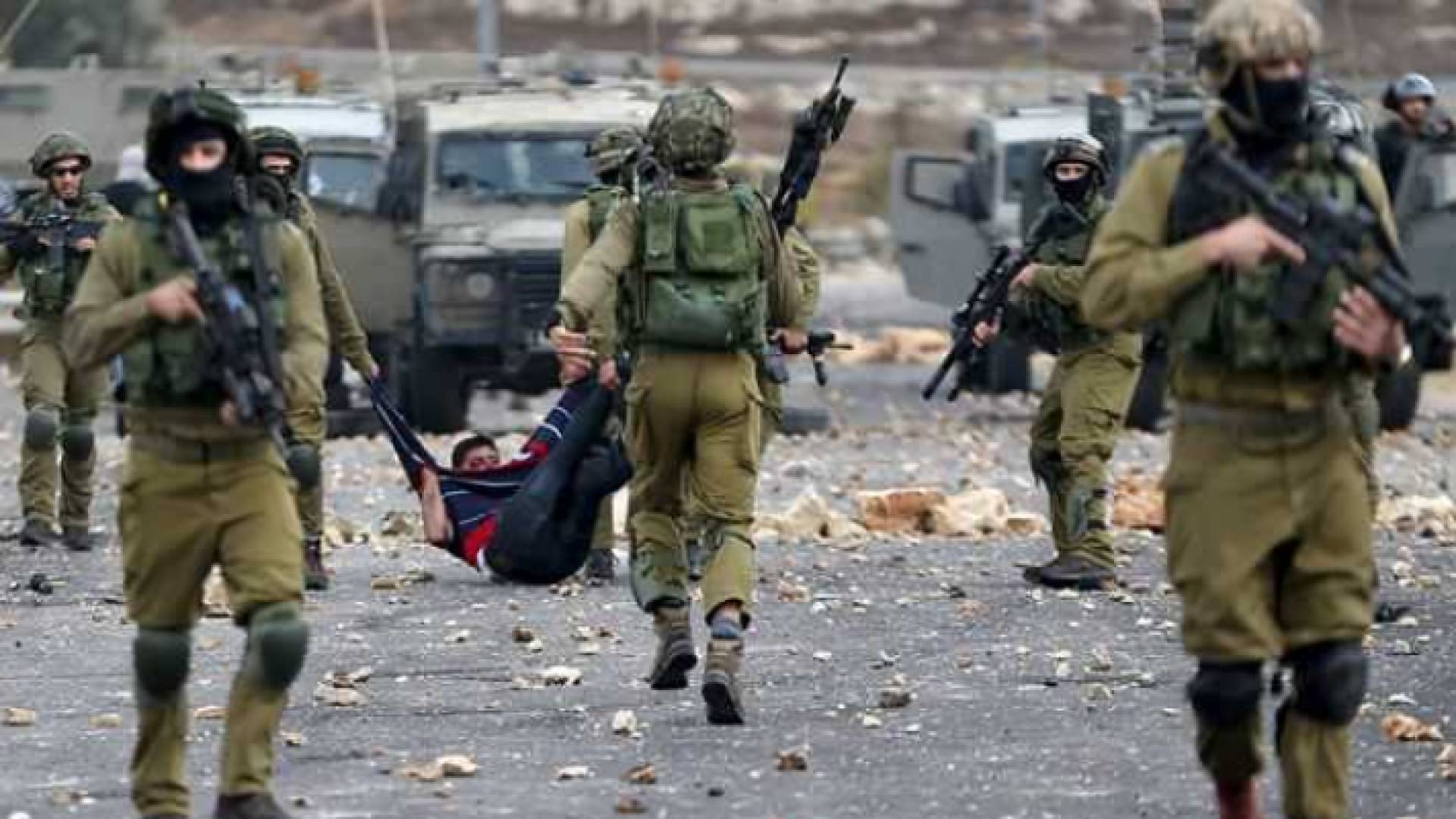 قوات الاحتلال تعتقل طفلا - أرشيفية