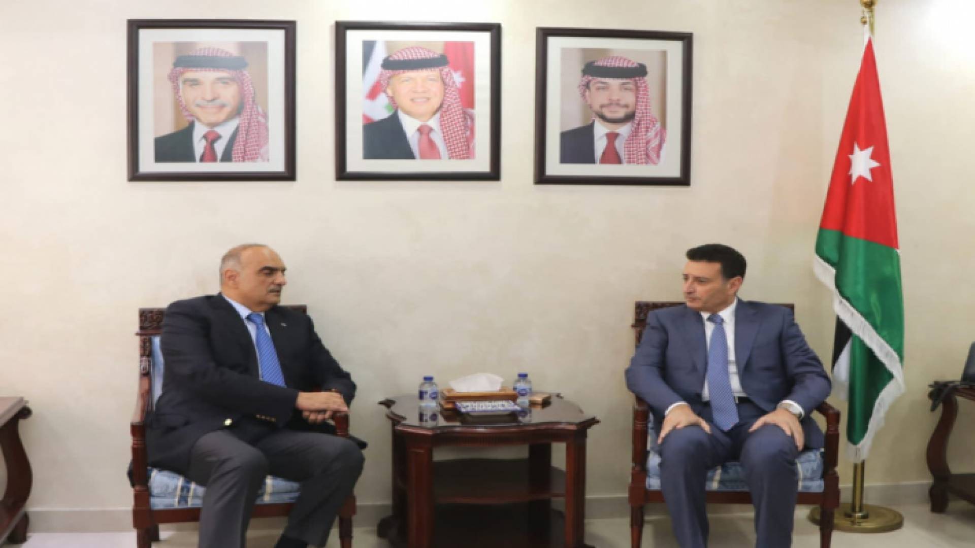 رئيسا الوزراء ومجلس النواب بشر الخصاونة وأحمد الصفدي