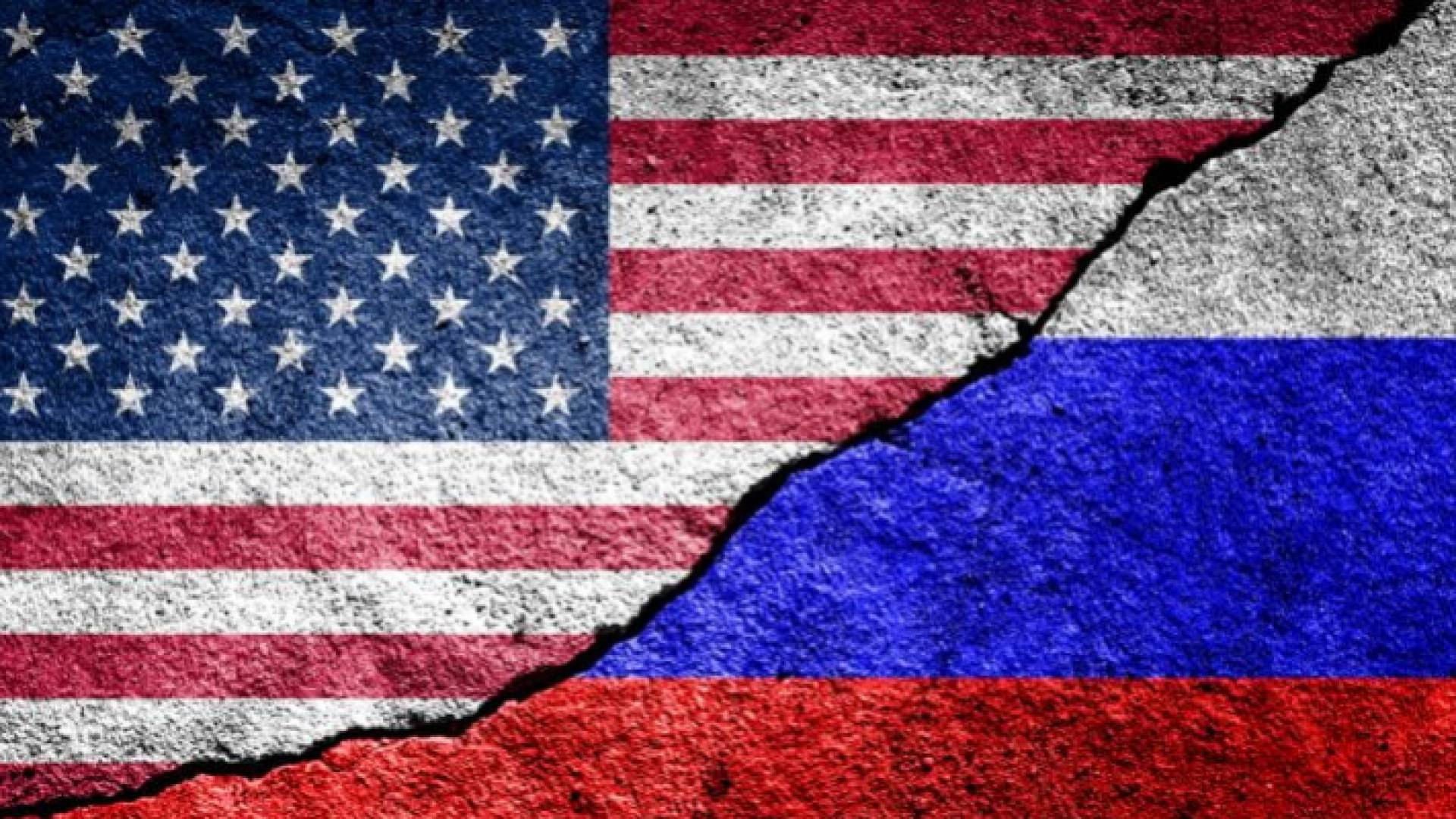 صورة تعبيرية لعلمي الولايات المتحدة وروسيا