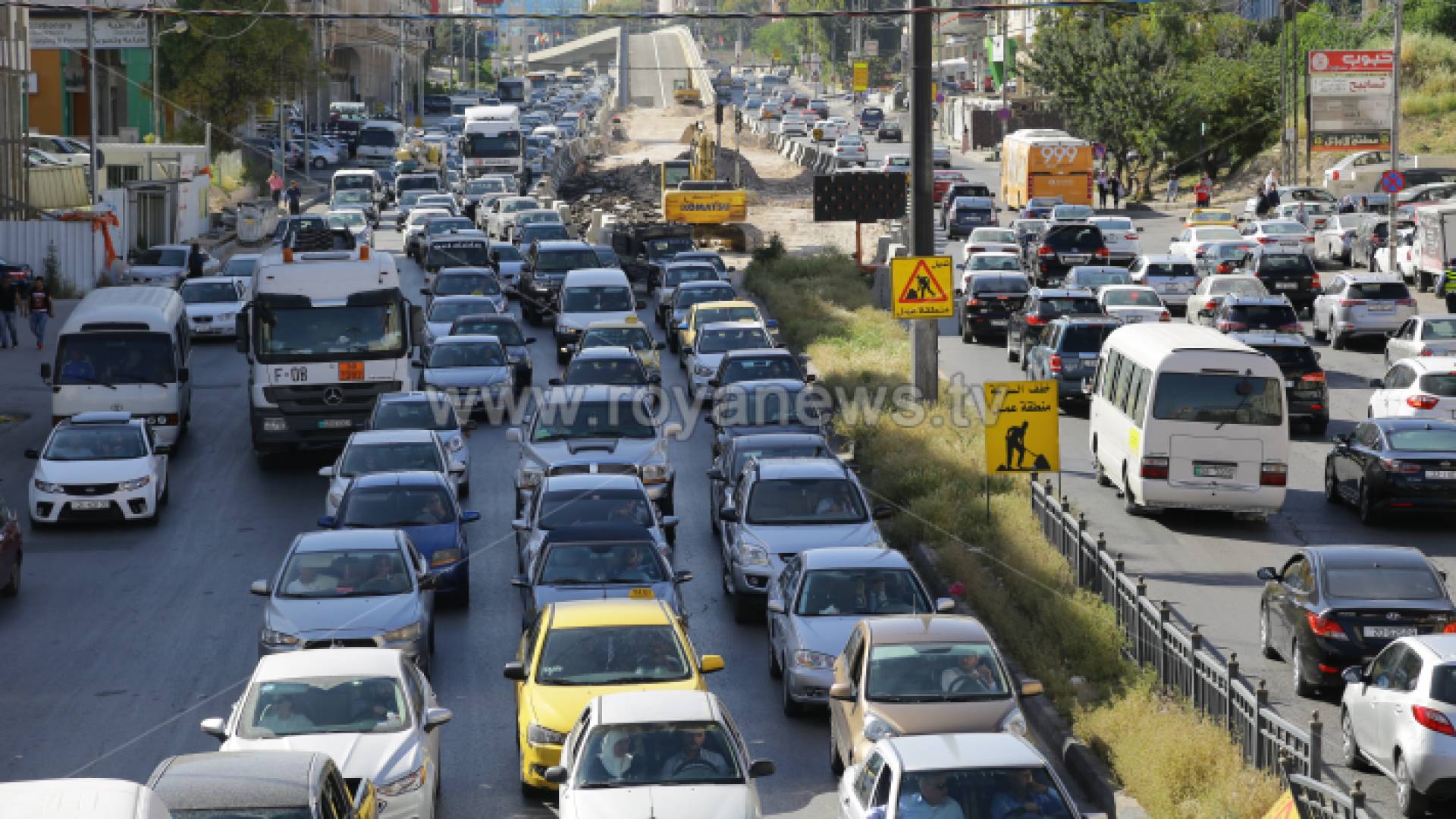 مركبات في أحد شوارع العاصمة عمان