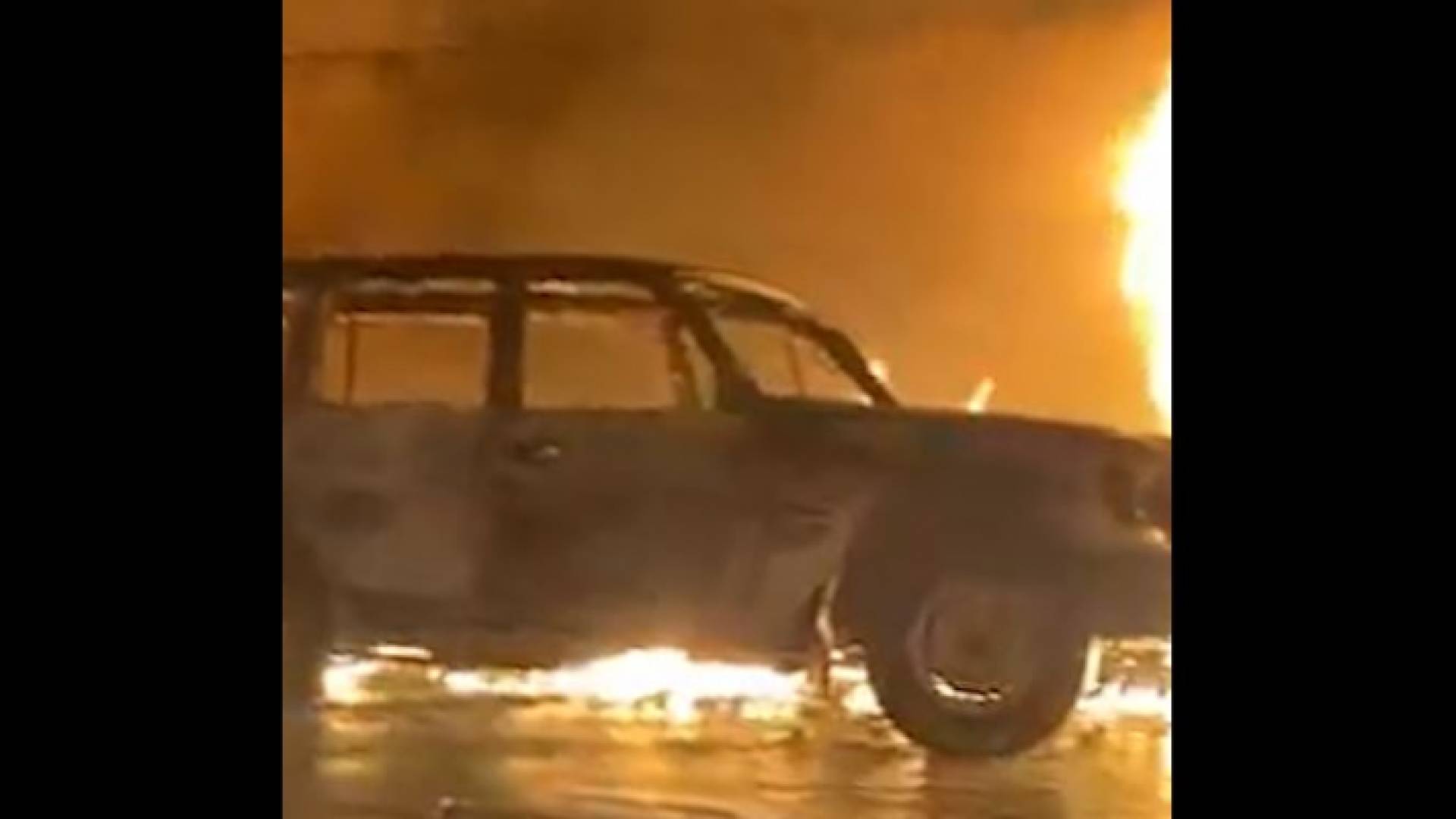 جانب من الحريق