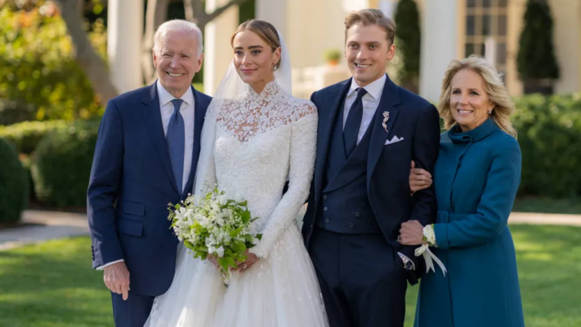 بايدن رفقة حفيدته