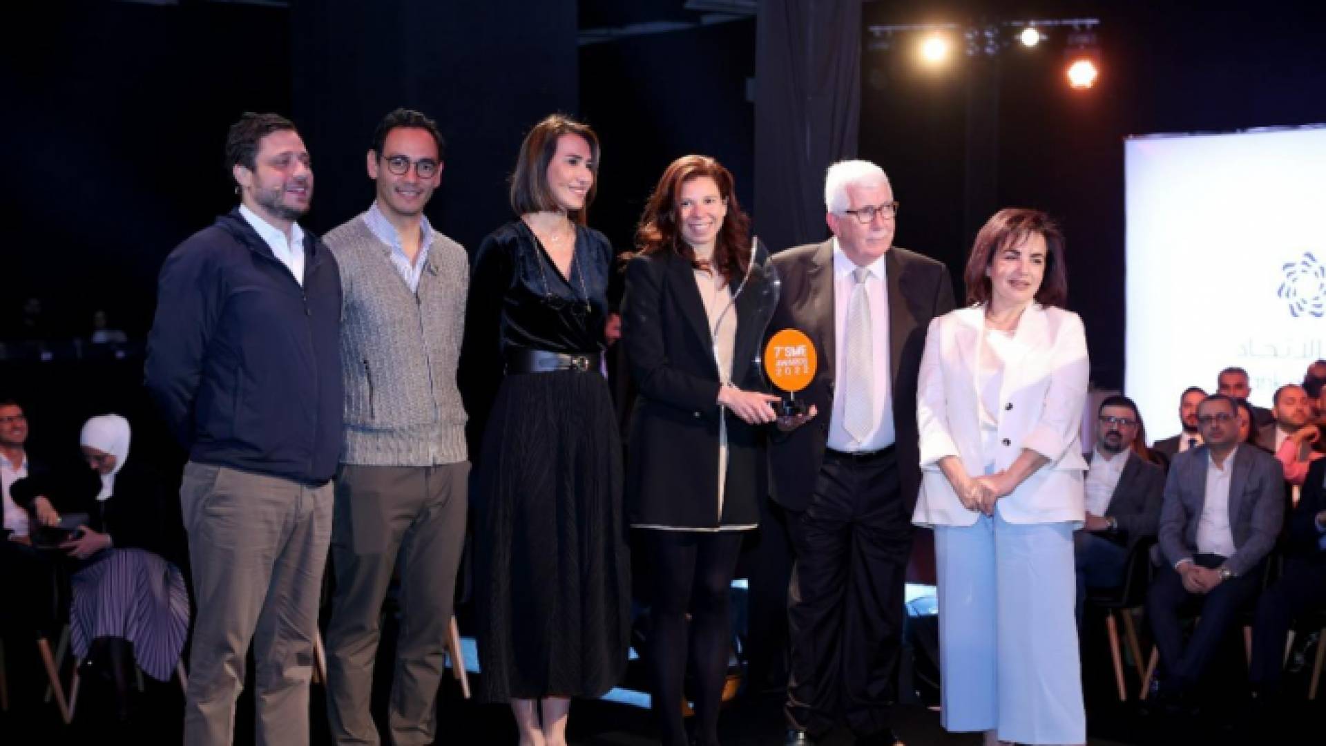 أثناء تسلم الجائزة