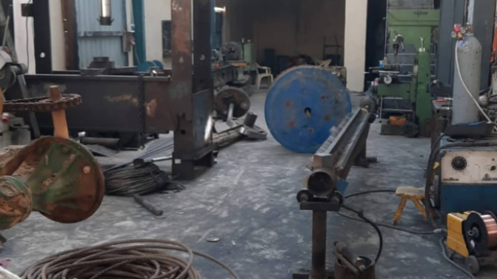 صورة من المصنع