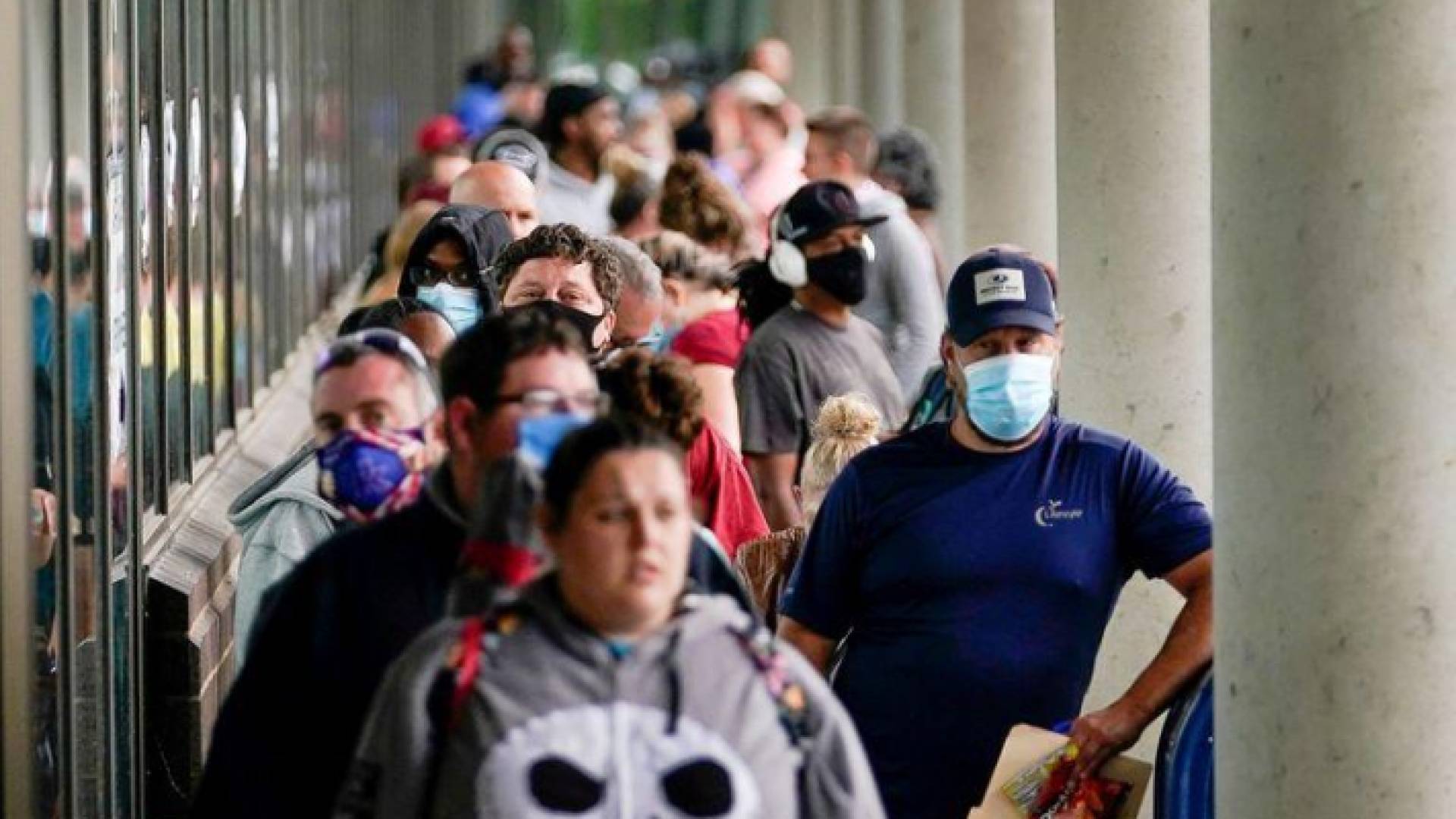 أمريكيون يتقدمون بطلبات للحصول على إعانة البطالة