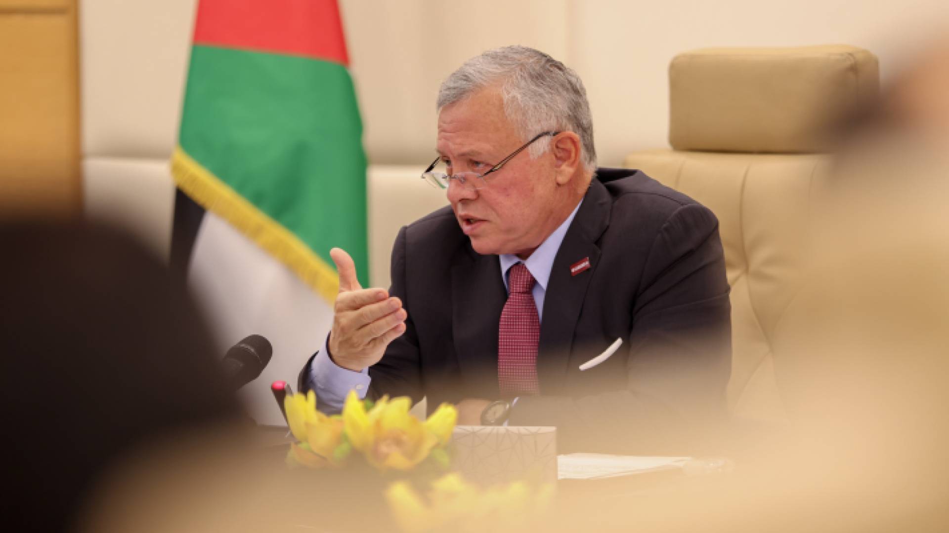 جلالة الملك عبدالله الثاني خلال جلسة مجلس الوزراء