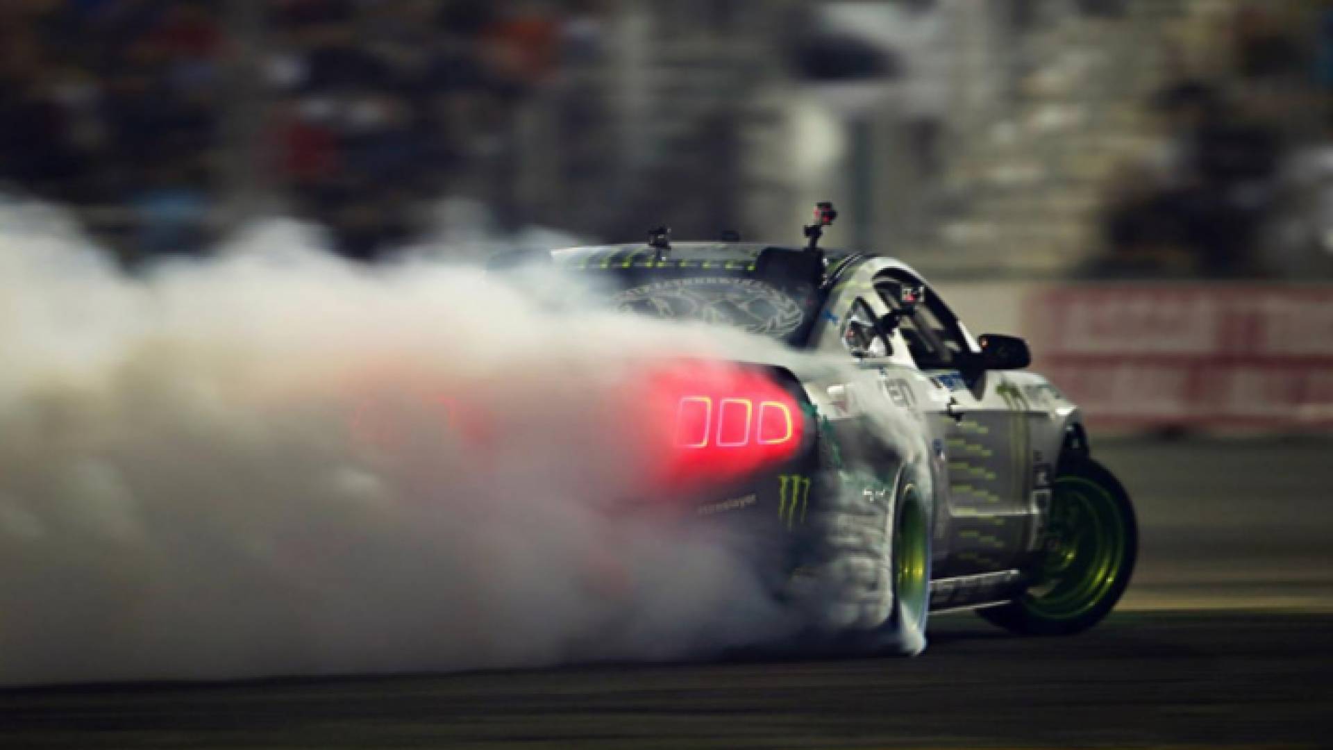 مركبة تمارس "التشحيط" - تعبيرية