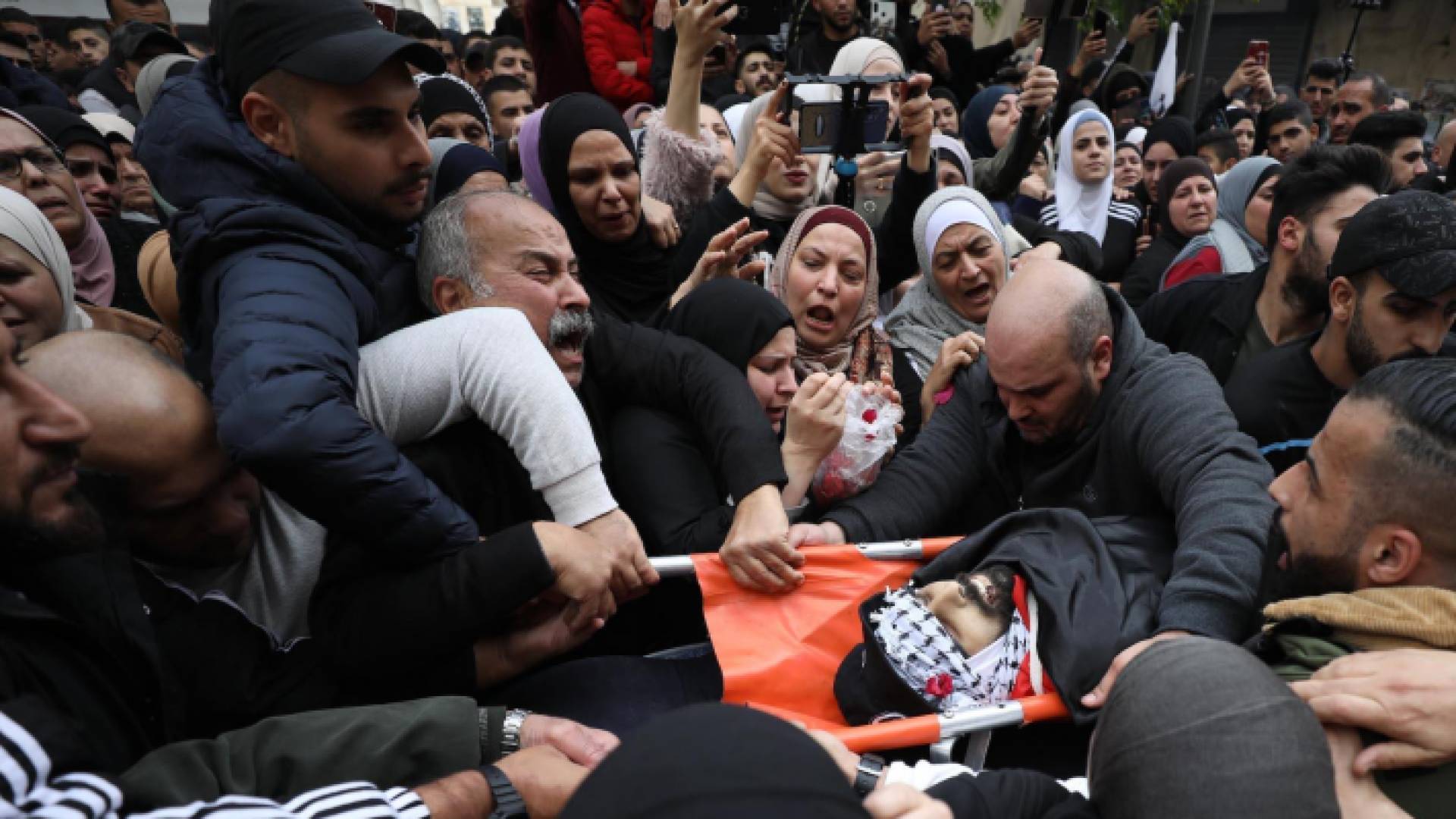 جانب من تشييع جثمان الشهيدين حزر الله وأبو كشك