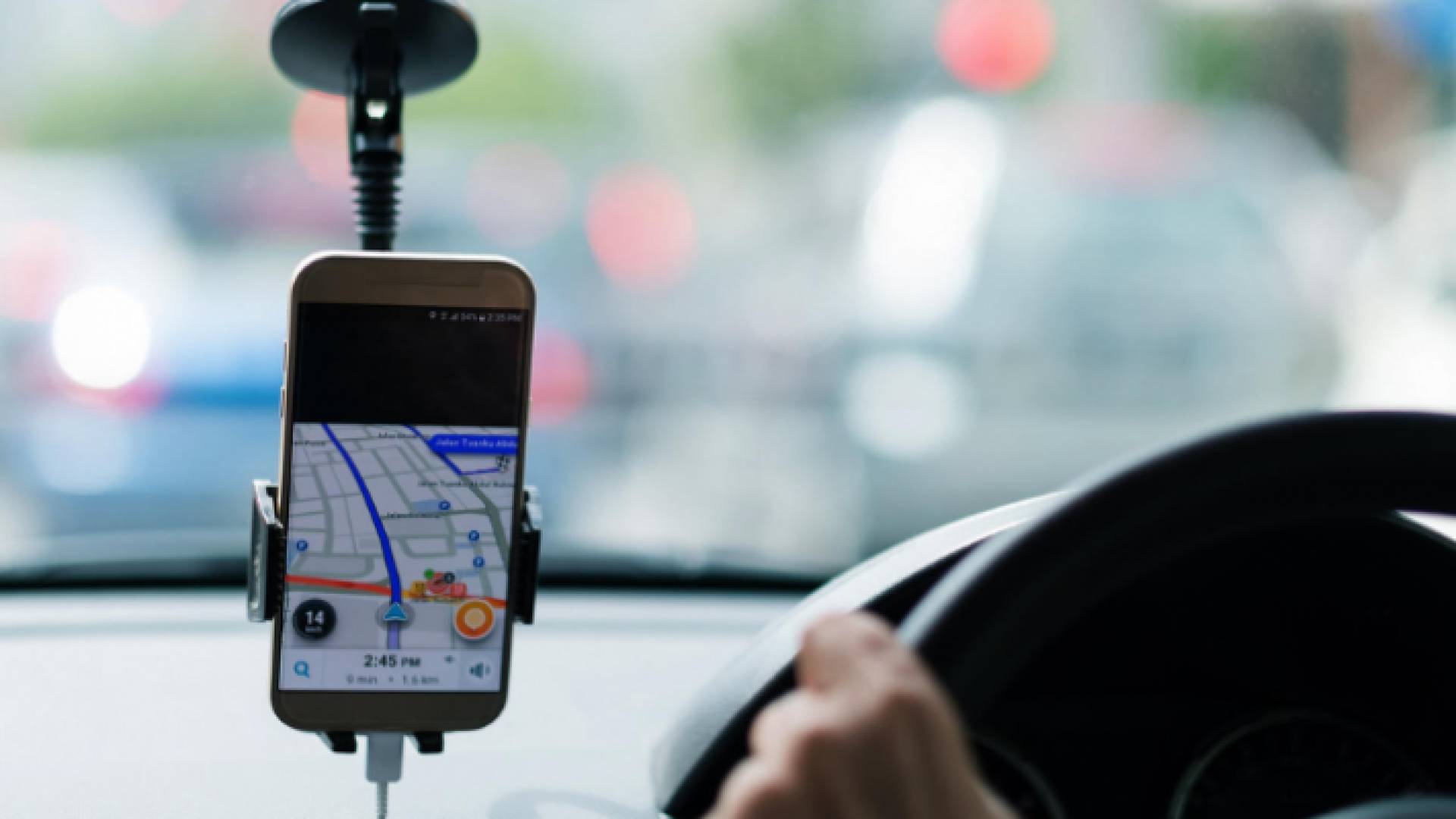 العمل عبر التطبيقات الذكية